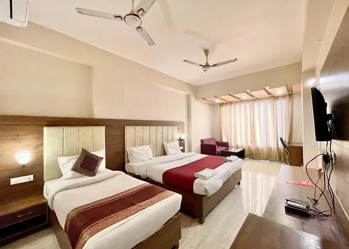 Hotel Rudraksh ! Varanasi ! होटल रुद्राक्ष - హోటల్ రుద్రాక్ష్ Fully-Air-Conditioned Hotel At Prime Location With Parking Availability, Near Kashi Vishwanath Temple, And Ganga Ghat 3