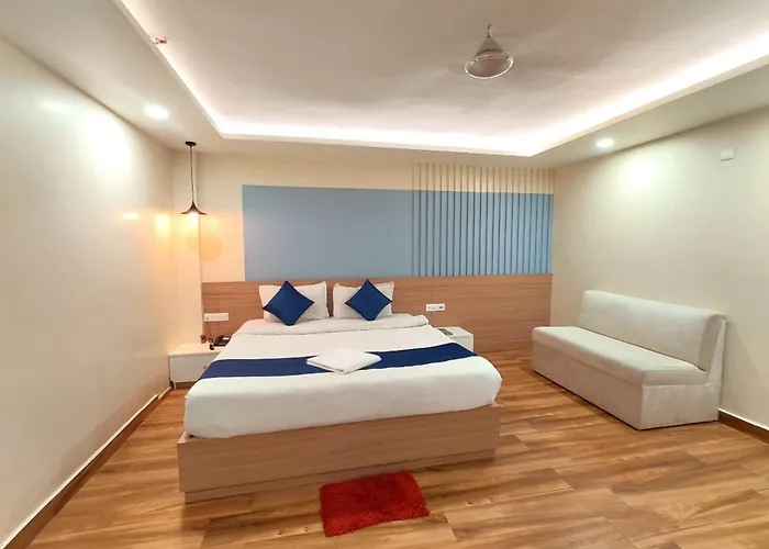 Gr Hotel Kashi Grand Inn ! Varanasi - Best Location Near Shree Kashi Viswanath Temple And Ganga Arti Dashawamedh Ghat ! Providing Air Conditioned Hotel And Well Decorated Rooms