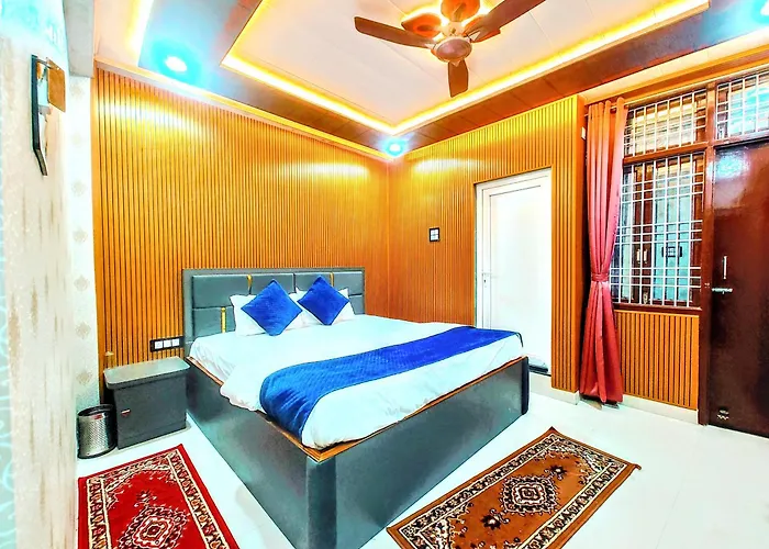 Hotel R K Villa 700 Mtr From Kashi Vishwanath Temple