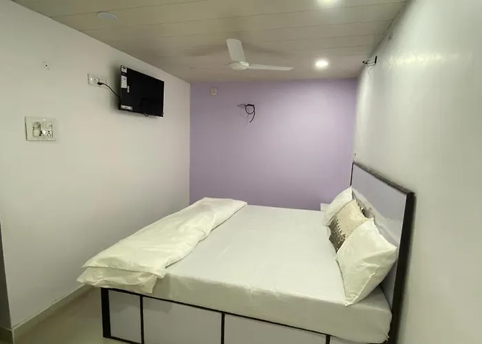 Meenakshi Guest House