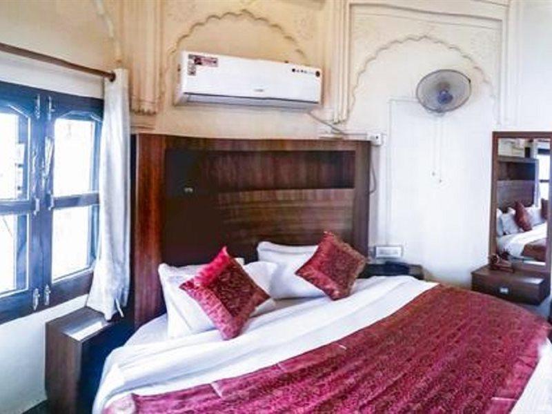 Hotel Dwivedi Palace On Steps Varanasi
