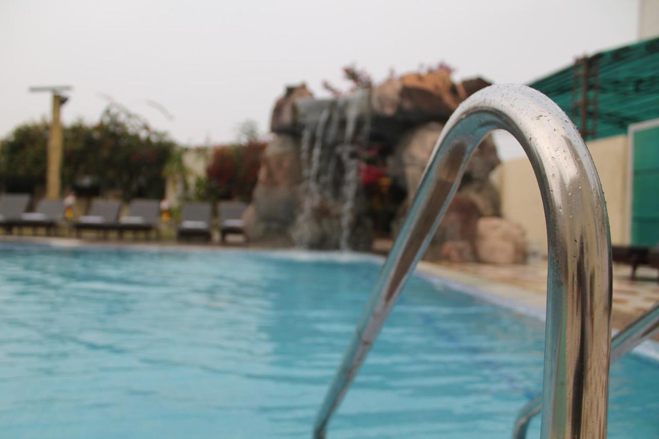 Surya, Kaiser Palace Hotel
