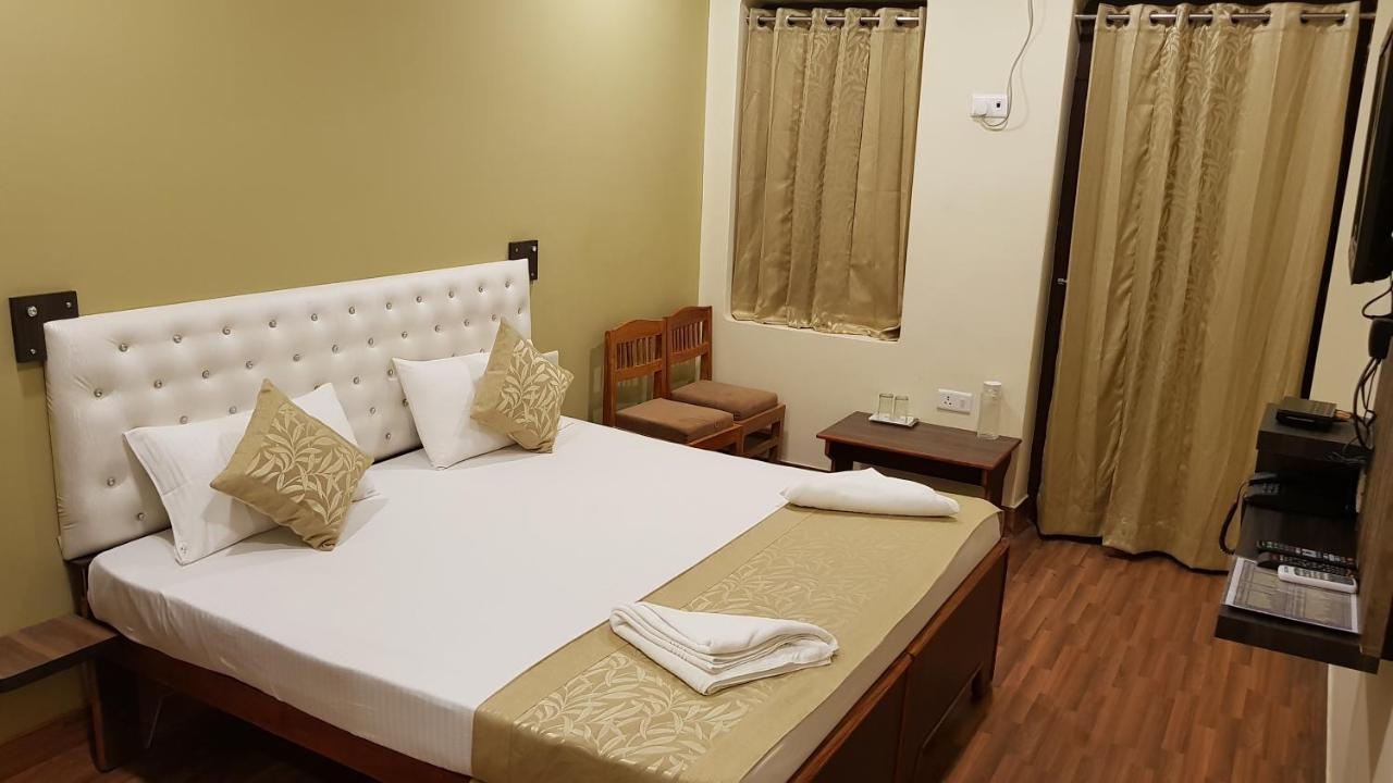 Hotel Gokul Grand 2*