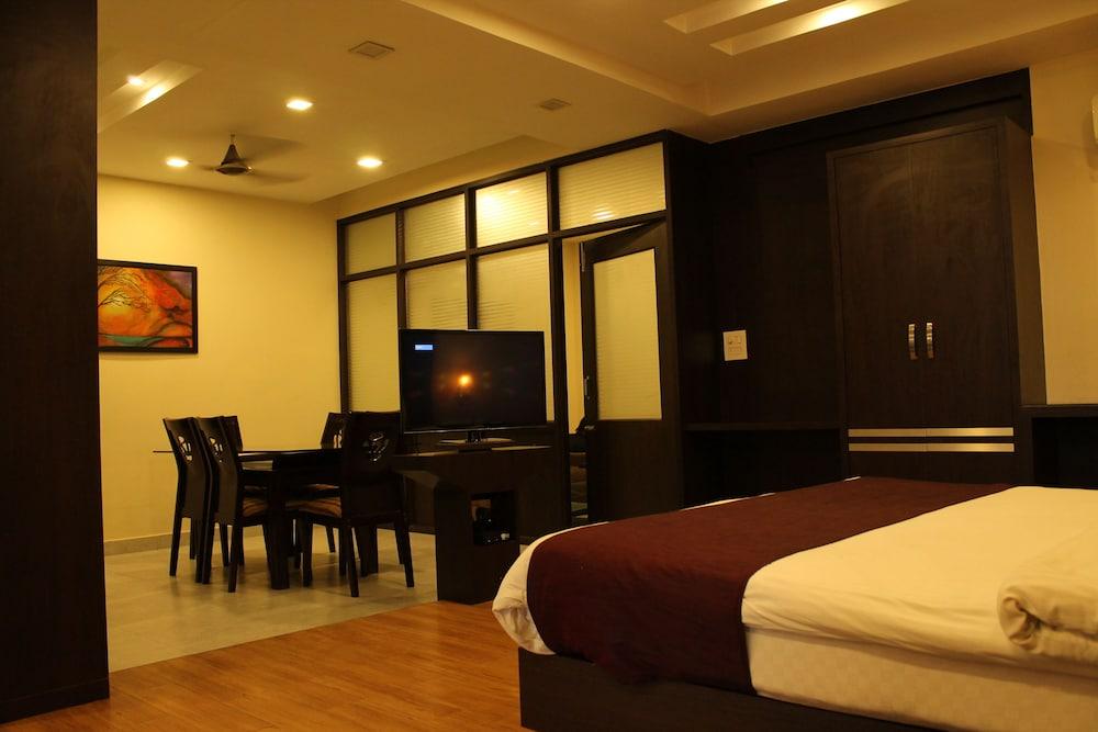 Hotel Surya, Kaiser Palace Varanasi
