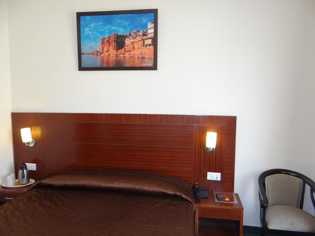 Janhvi International Hotel 2*