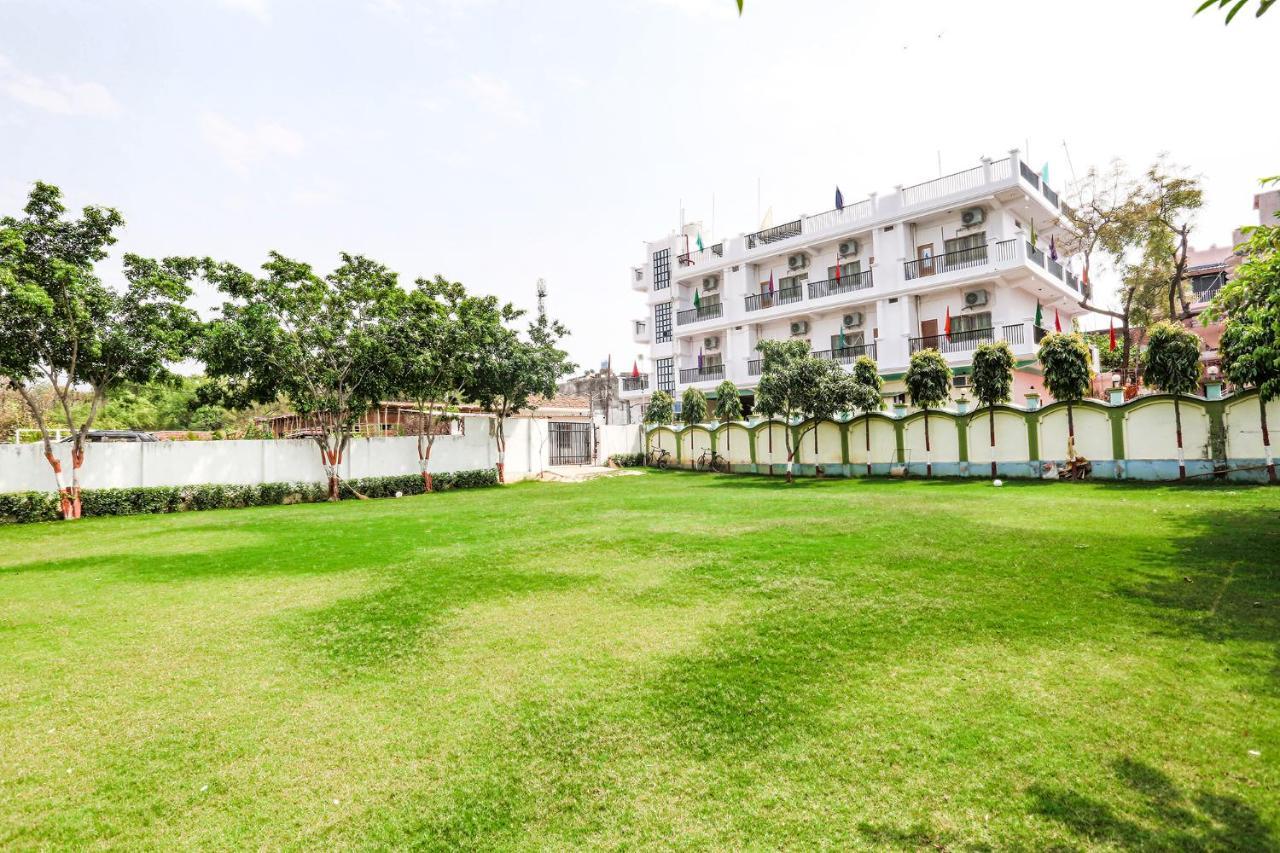 Fabhotel Shivam Palace 3*