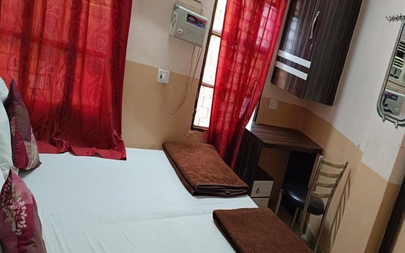 H M International Hotel Varanasi