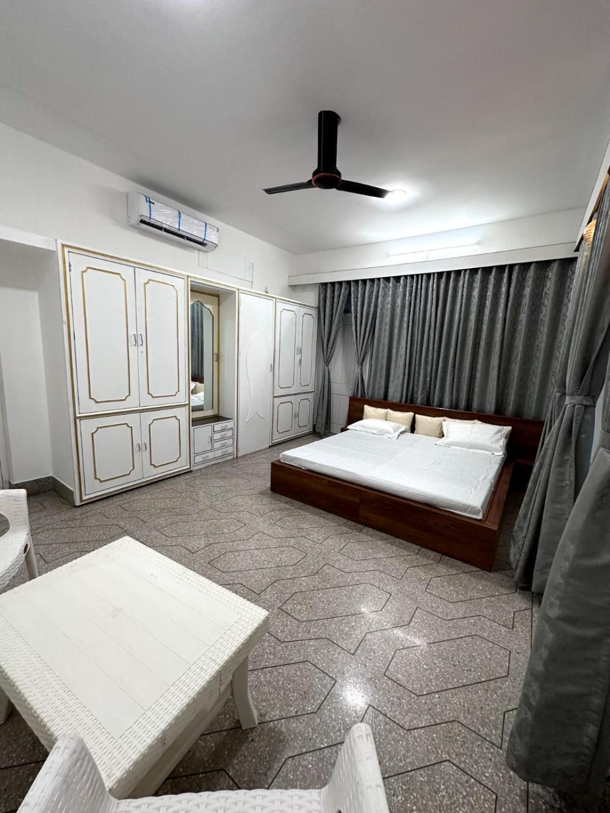 Guest house Rudraksh The White Castle *