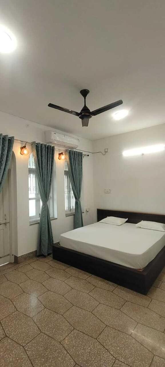 Guest house Rudraksh The White Castle Varanasi