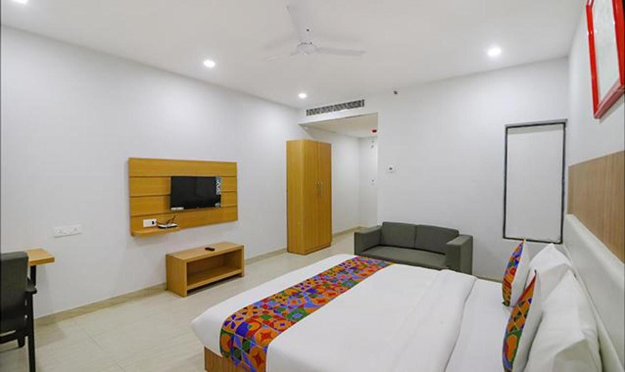 Hotel Fabhotel Premium Kashi