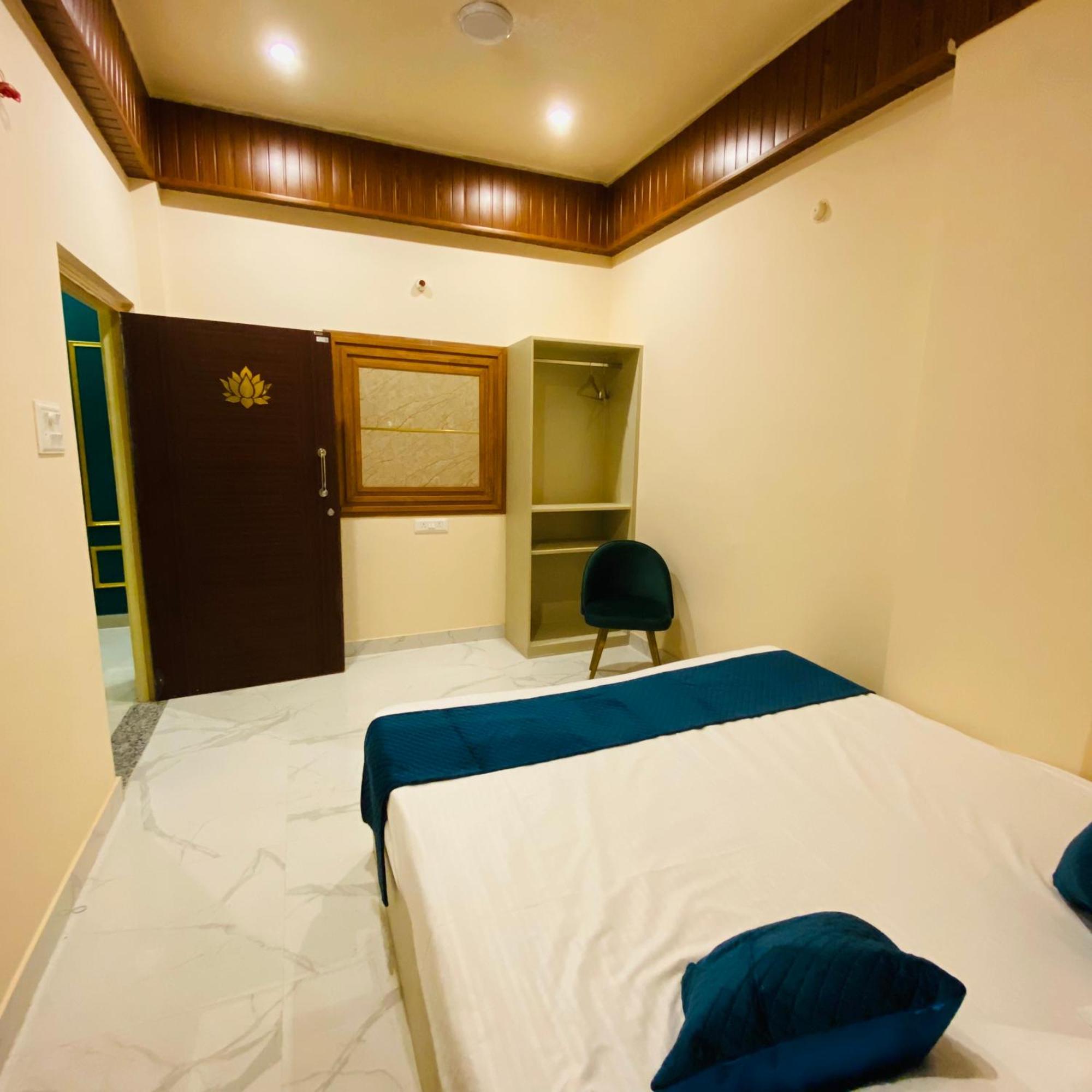 Hotel Golden Lotus Varanasi