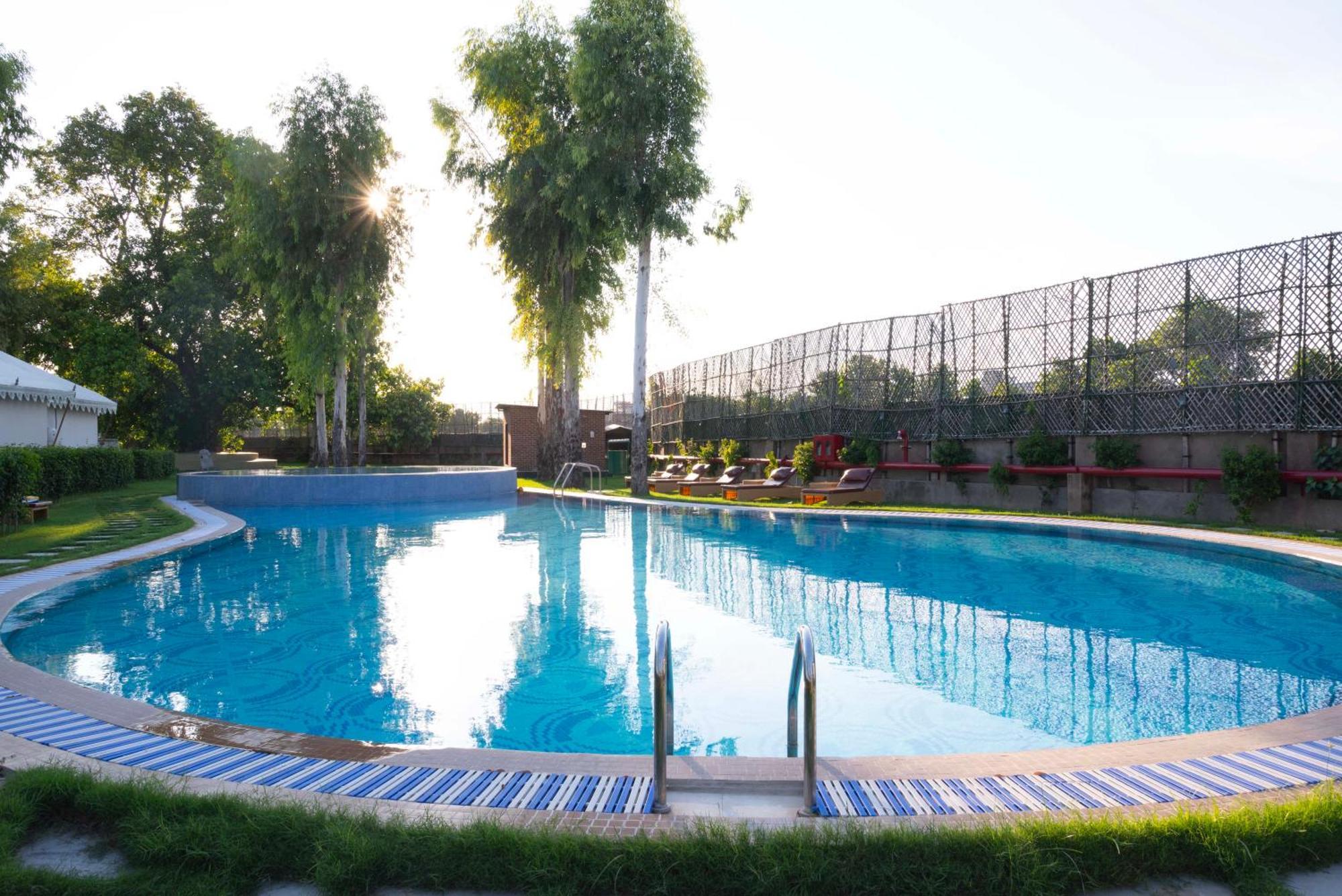 Resort Om Benares, 5*