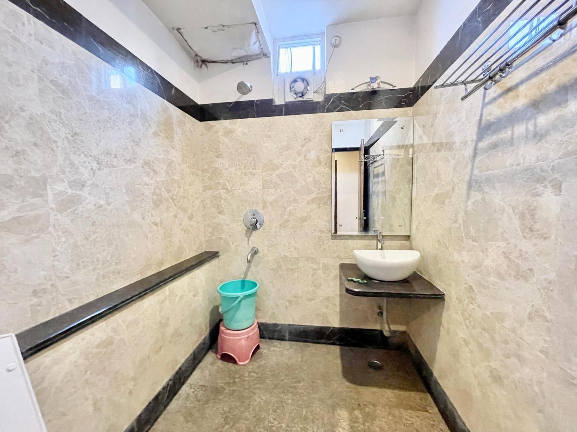 Rudraksh ! ! होटल रुद्राक्ष - హోటల్ రుద్రాక్ష్ Fully-air-conditioned At Prime Location With Parking Availability, Near Kashi Vishwanath Temple, And Ganga Ghat 3 Hotel Varanasi
