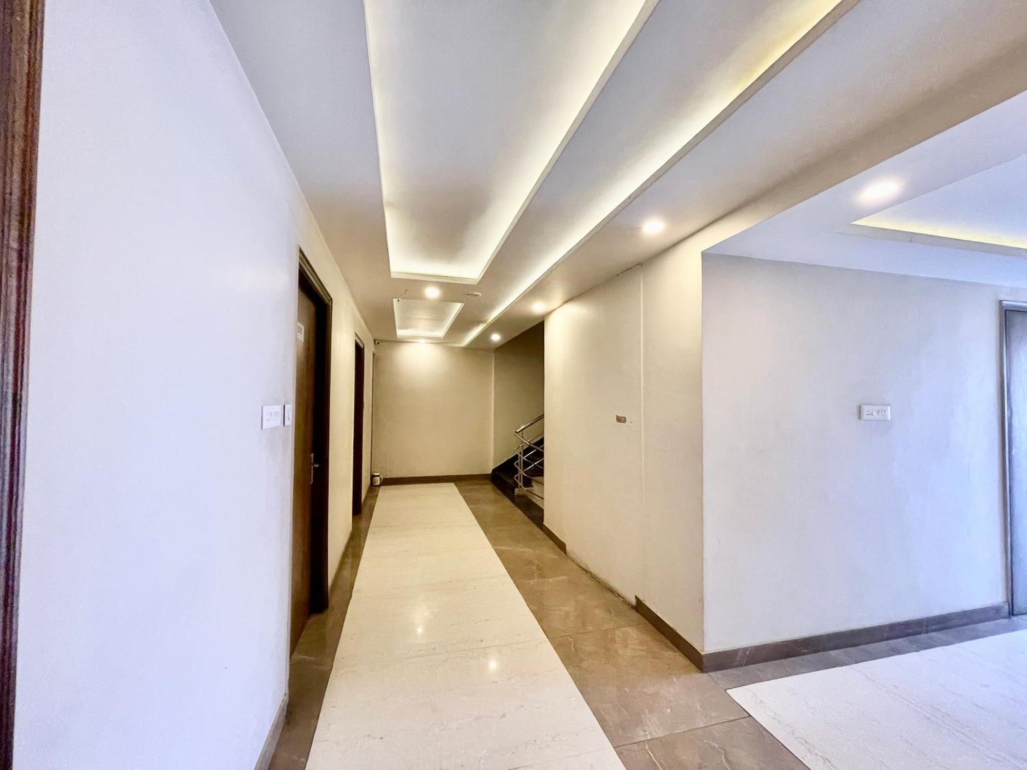 Rudraksh ! ! होटल रुद्राक्ष - హోటల్ రుద్రాక్ష్ Fully-air-conditioned At Prime Location With Parking Availability, Near Kashi Vishwanath Temple, And Ganga Ghat 3