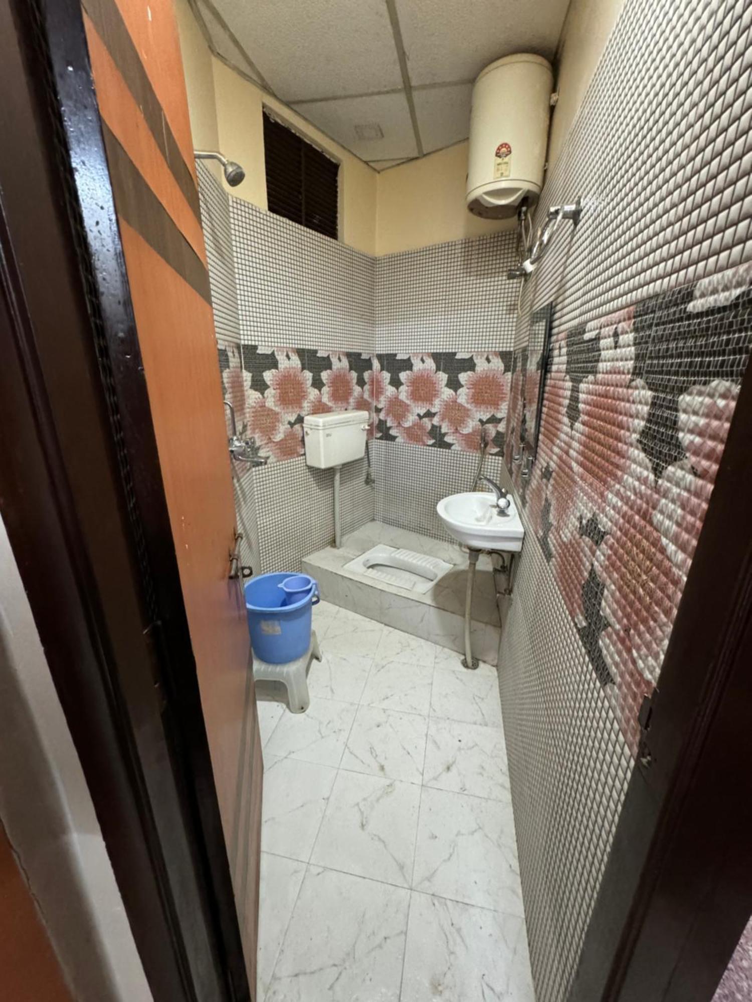 Hotel H M International 2*