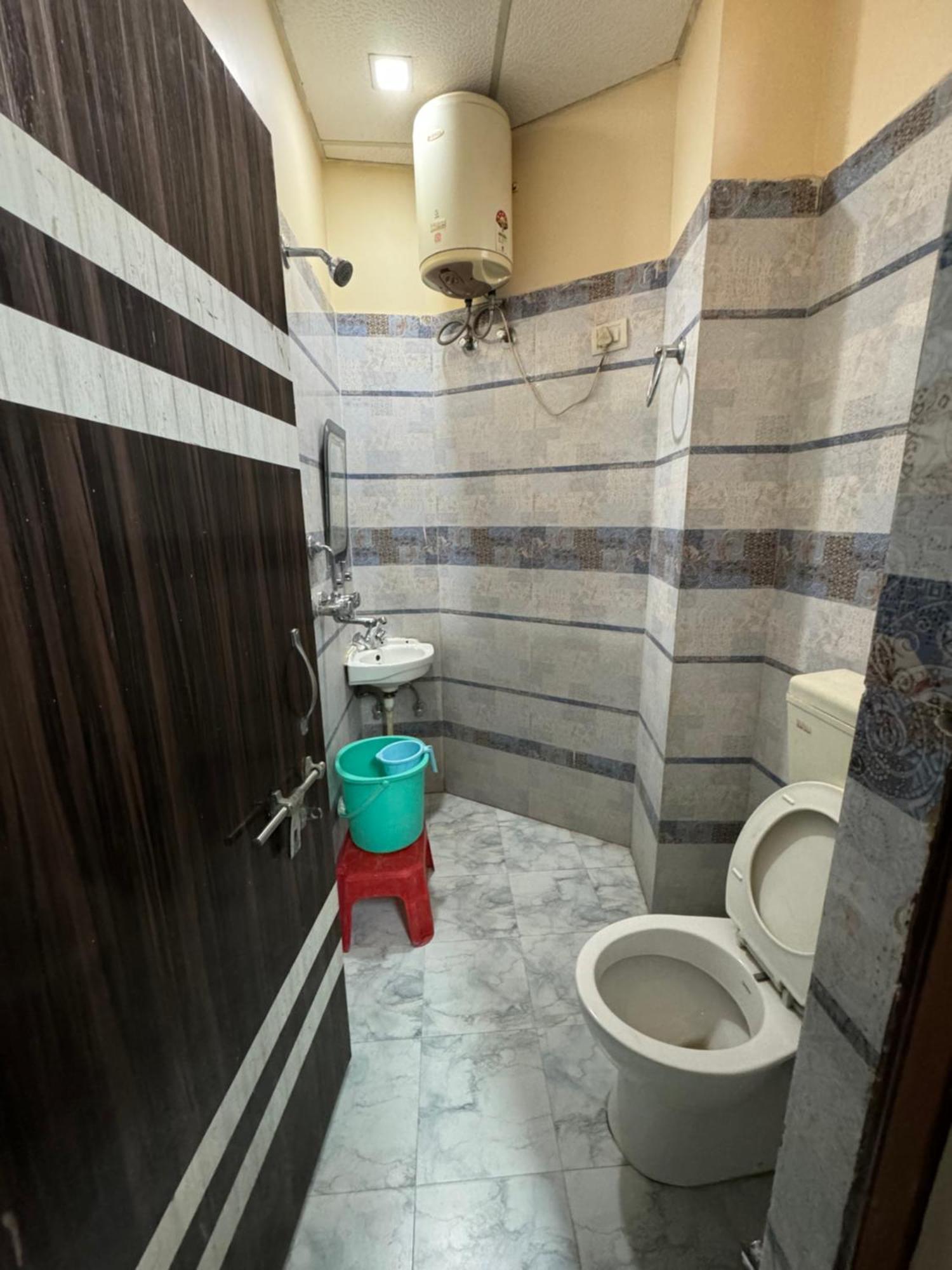 H M International Hotel Varanasi
