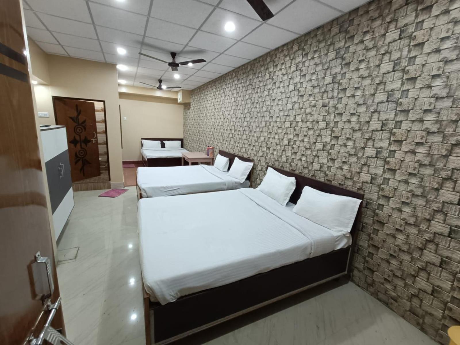 R D Palace Hotel Varanasi