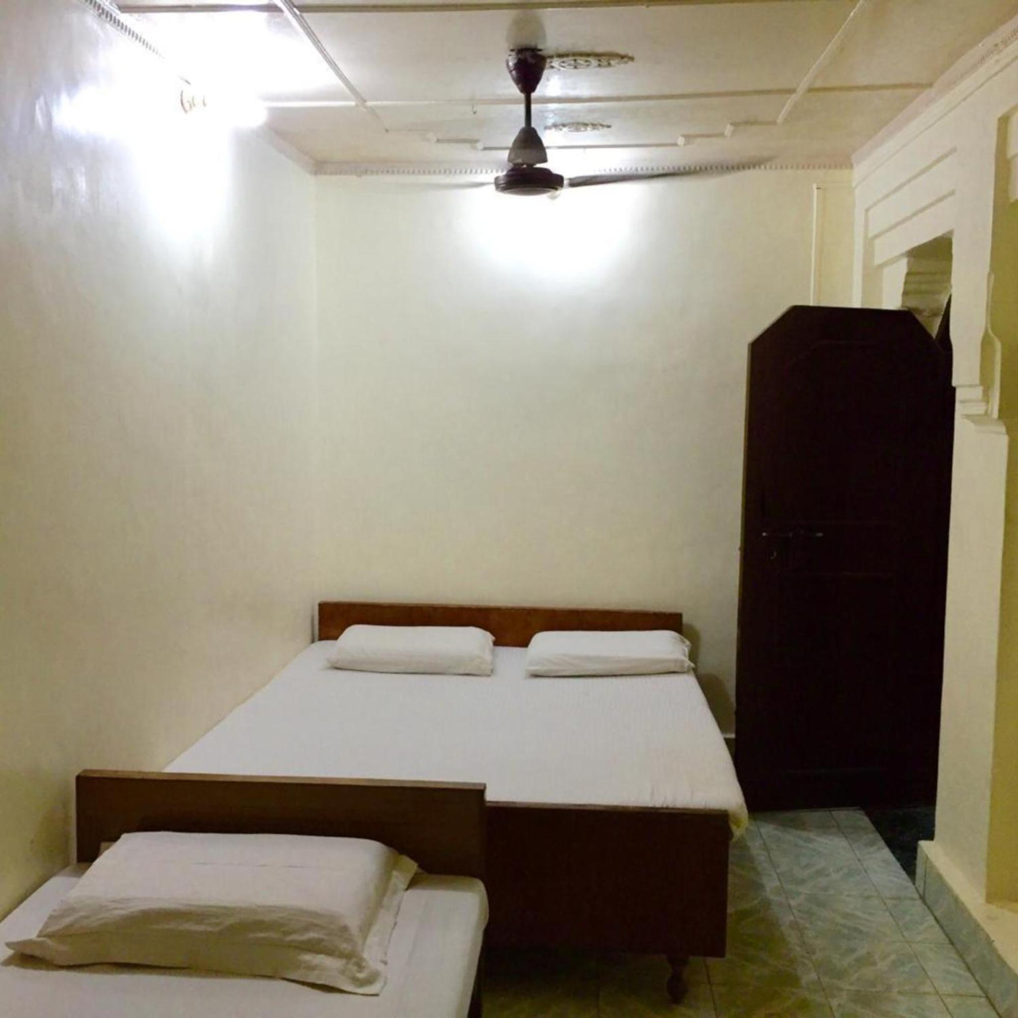 Guest house Grg Shanti Near Manikarnika Ghat
