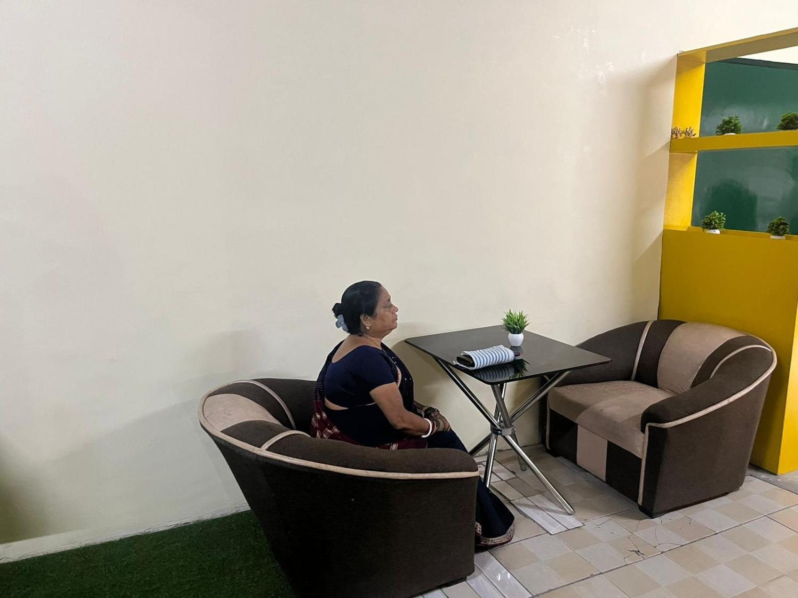 Clovetree Ac & Non Ac Near Maidagin Parking Close To Kashi Viswanath Temple And Ganga Ghat Guest house