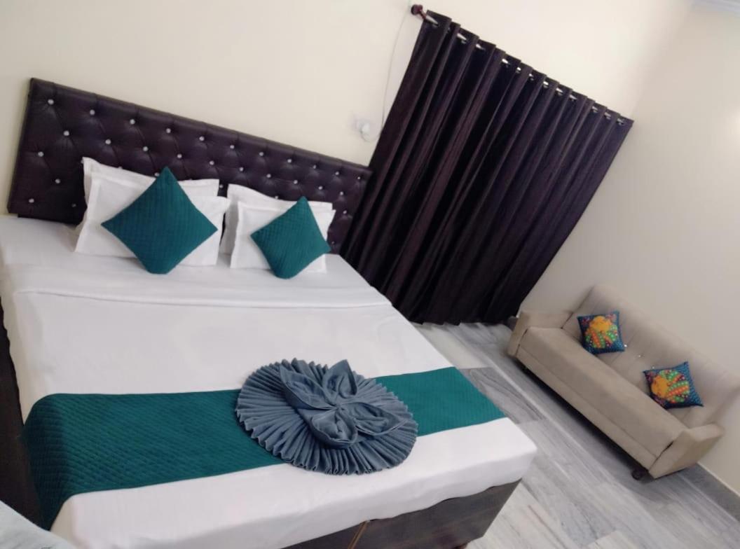 Clovetree Ac & Non Ac Near Maidagin Parking Close To Kashi Viswanath Temple And Ganga Ghat Guest house Varanasi