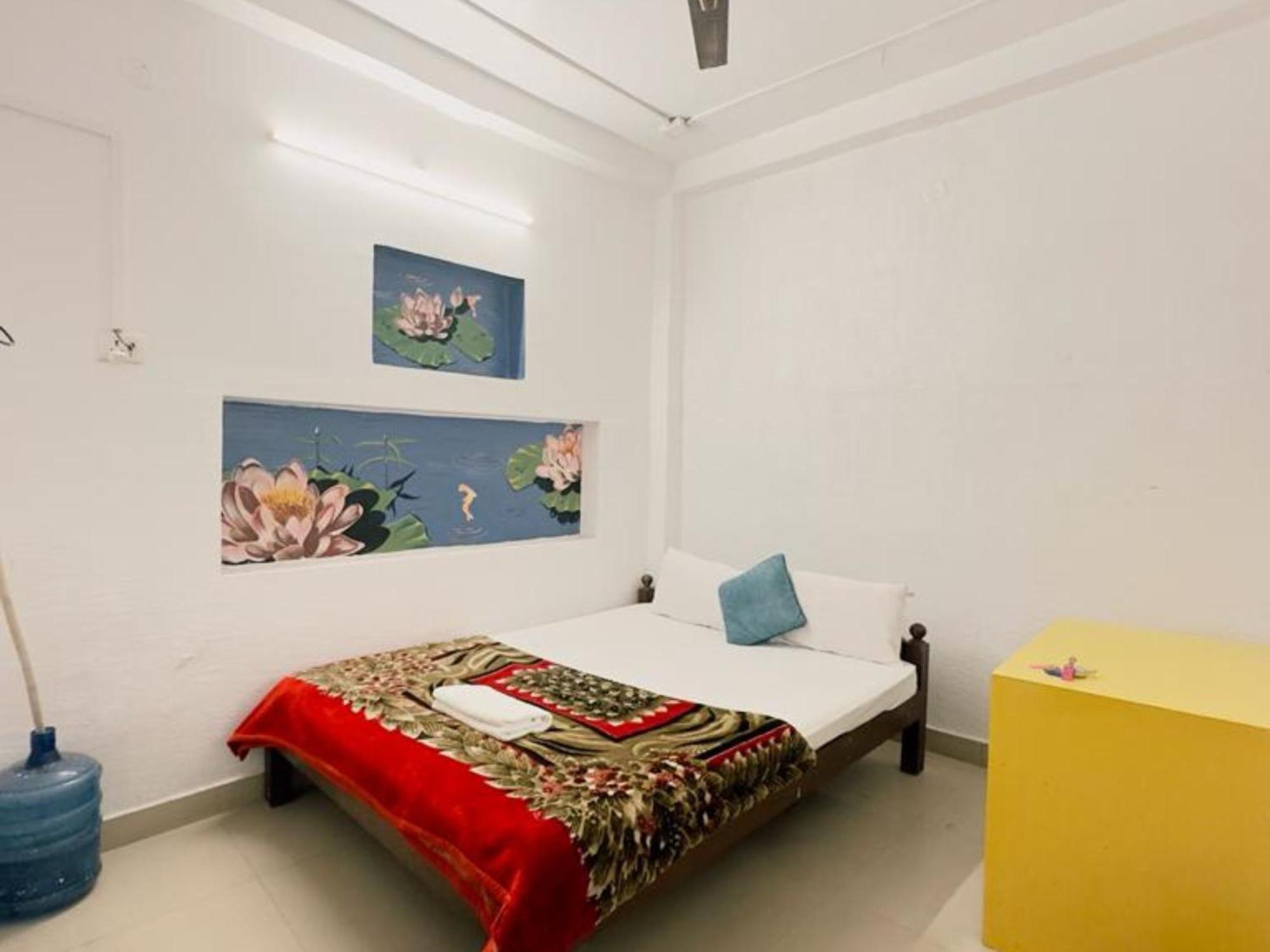 Madsquad Dorms & Varanasi