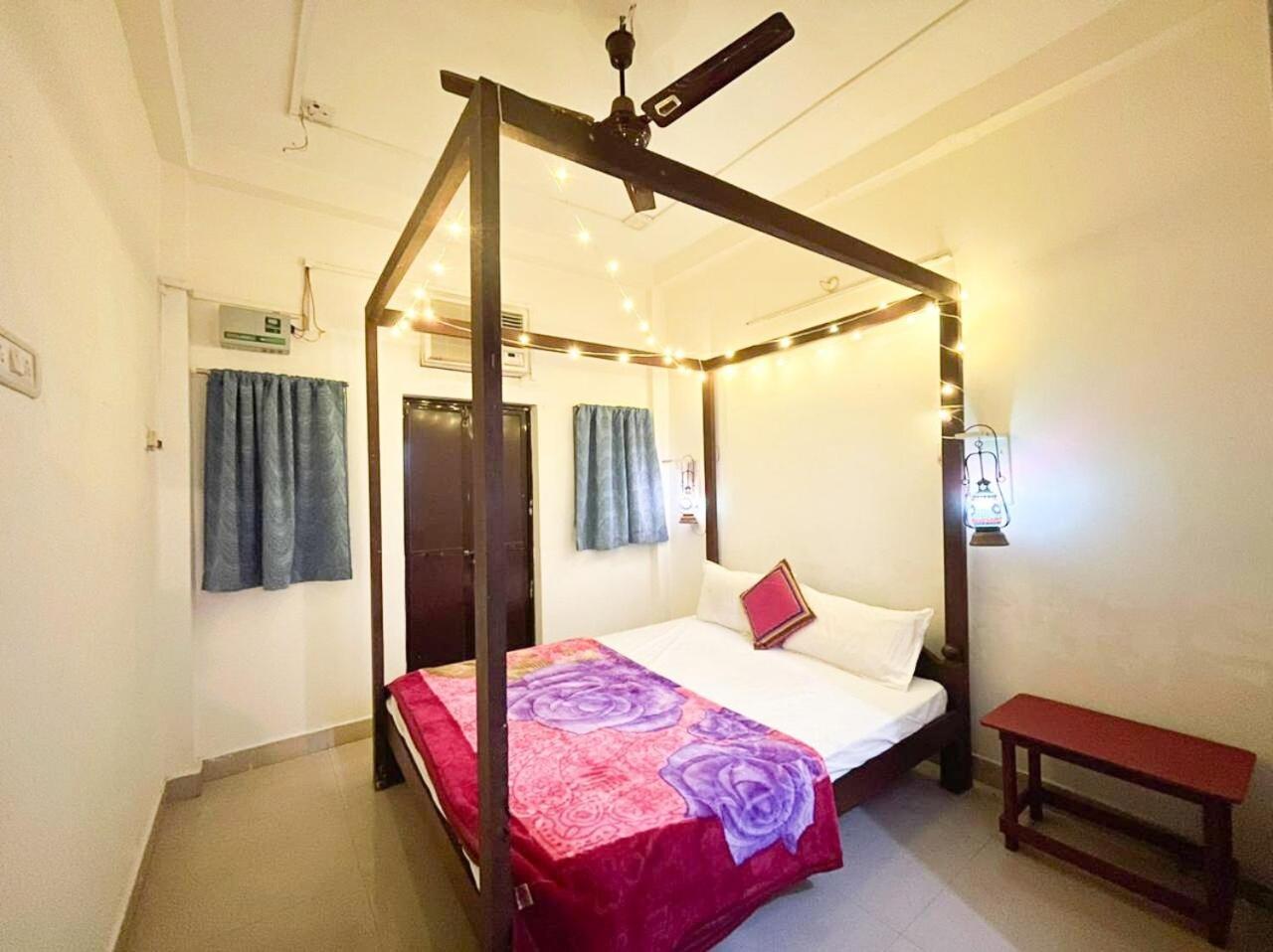 Madsquad Dorms & Varanasi