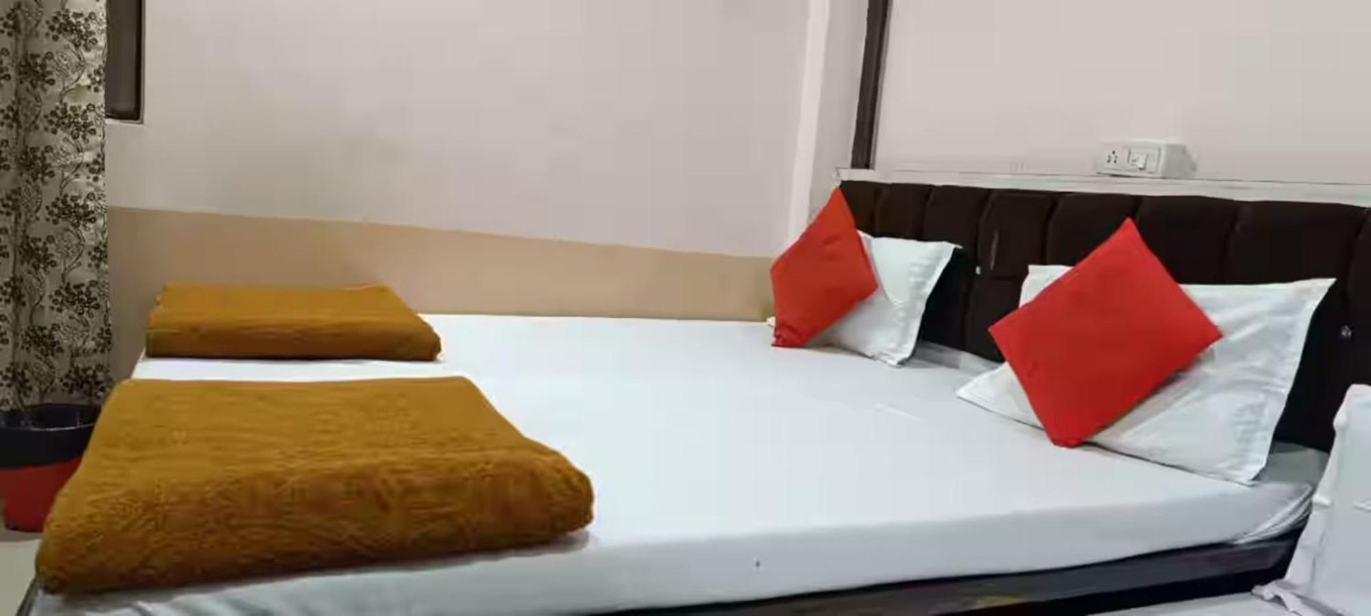 H M International Hotel Varanasi