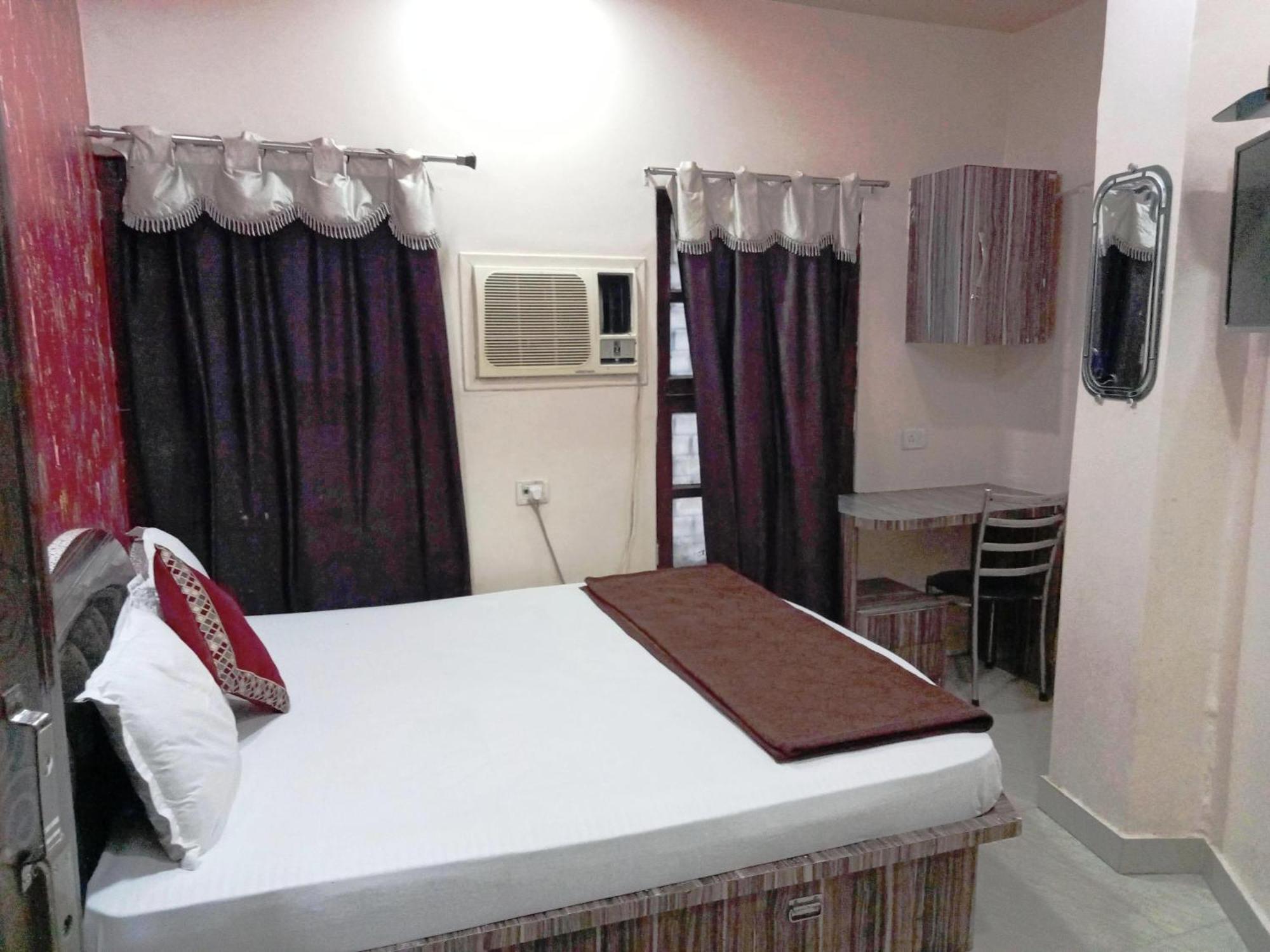 Hotel H M International