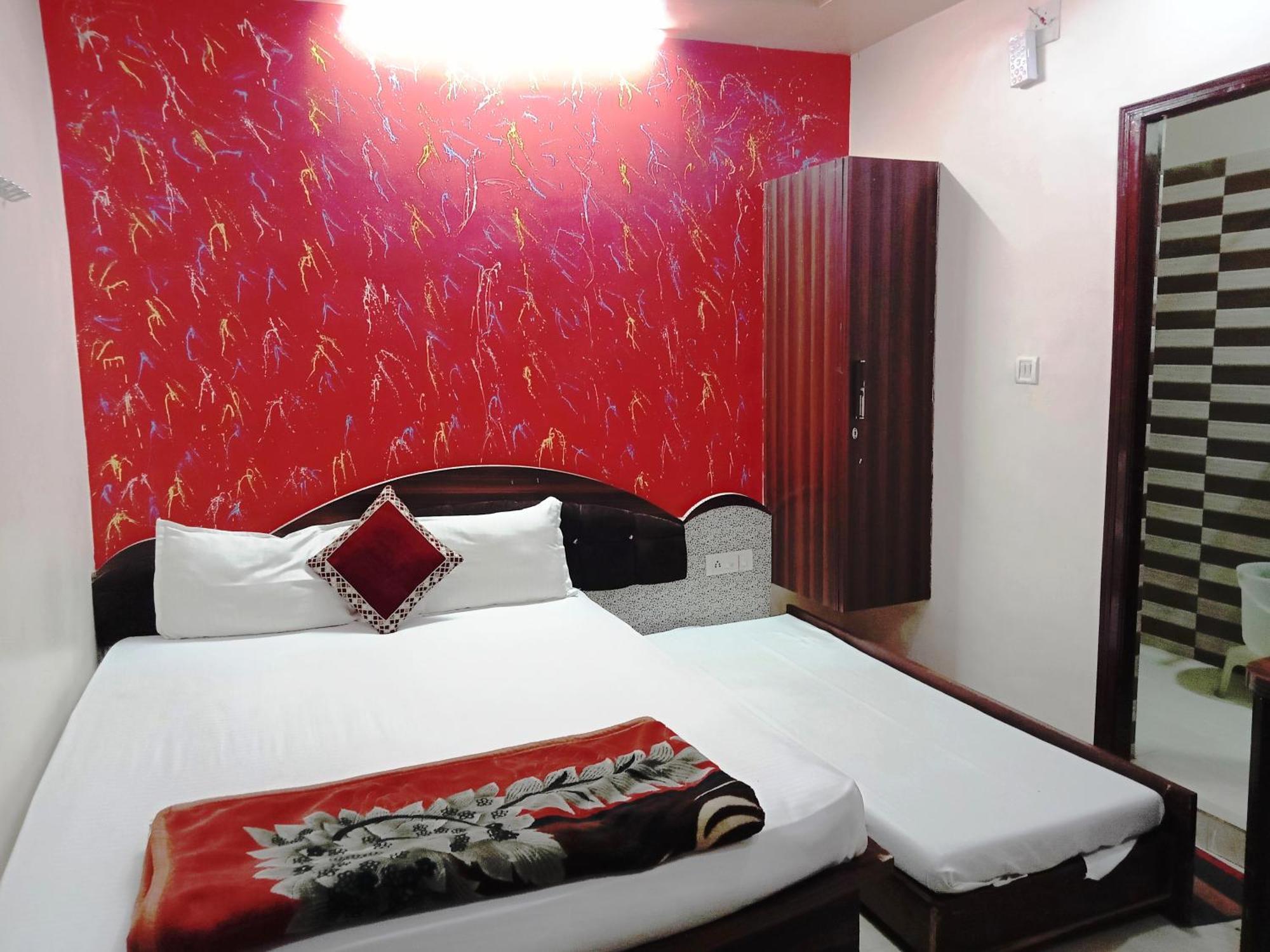 H M International 2* Varanasi