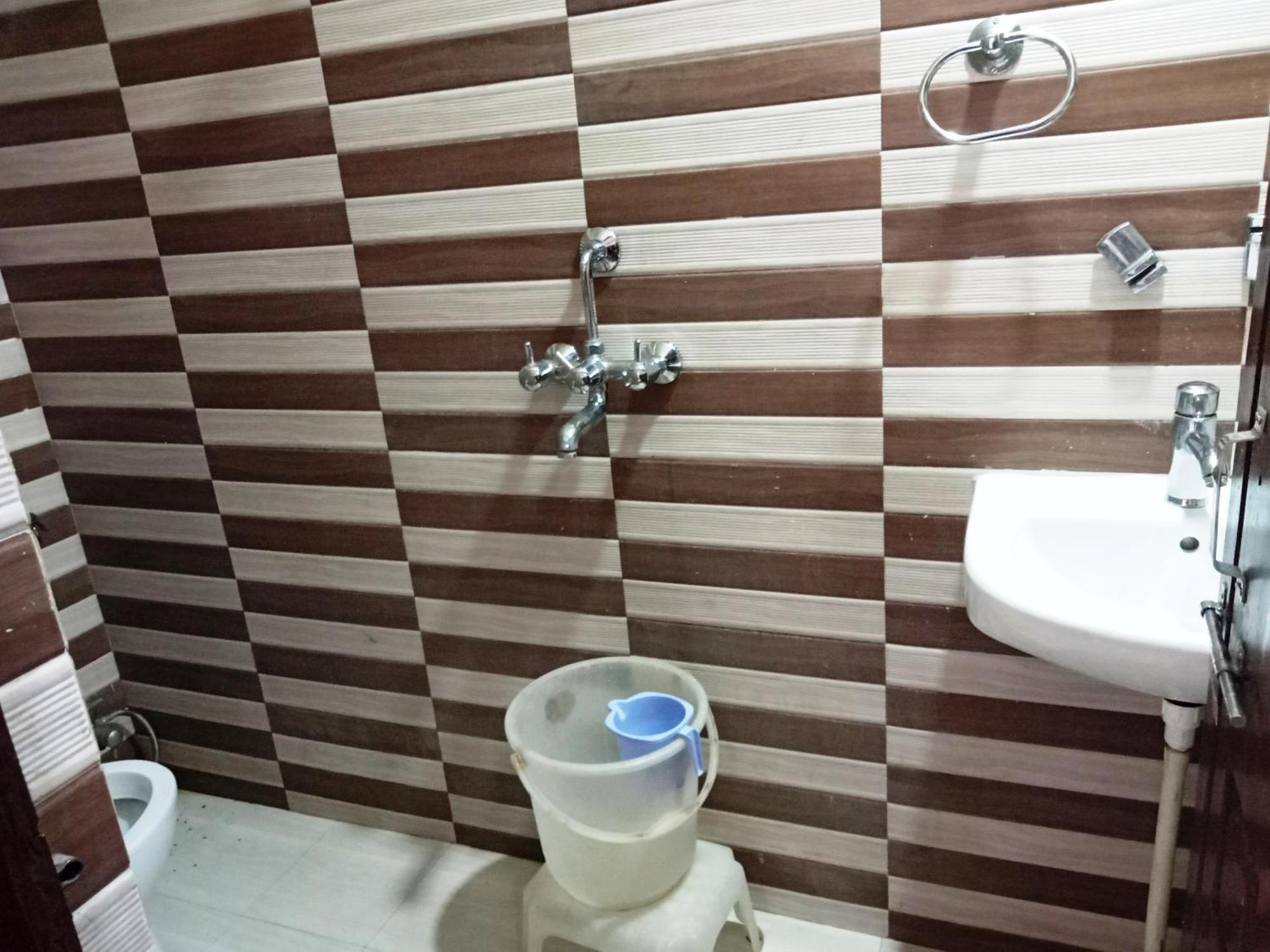 Hotel H M International