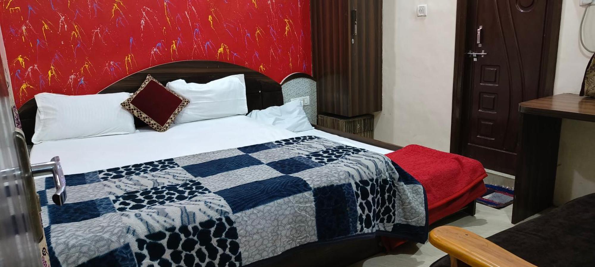 Hotel H M International Varanasi