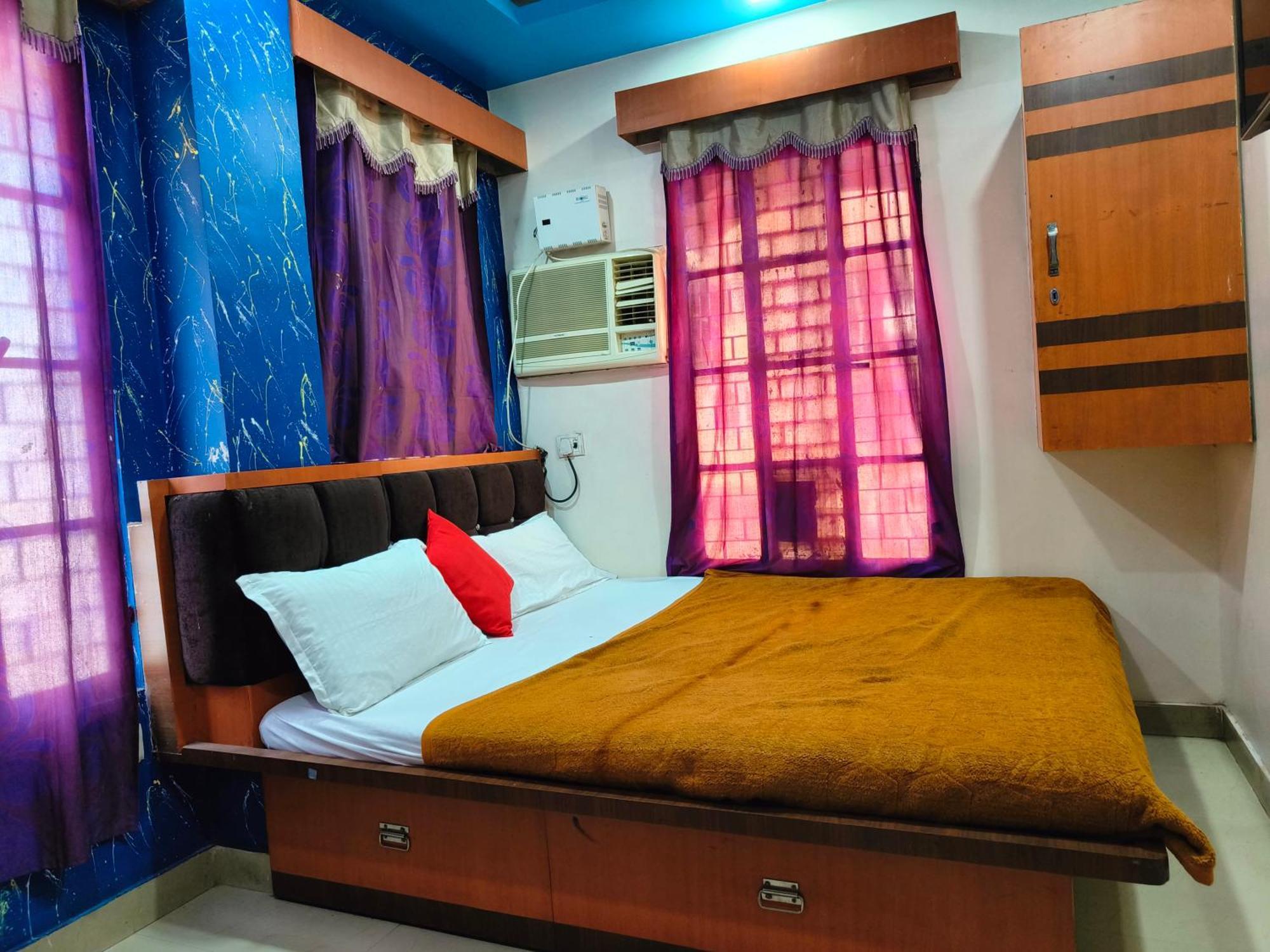 Hotel H M International Varanasi