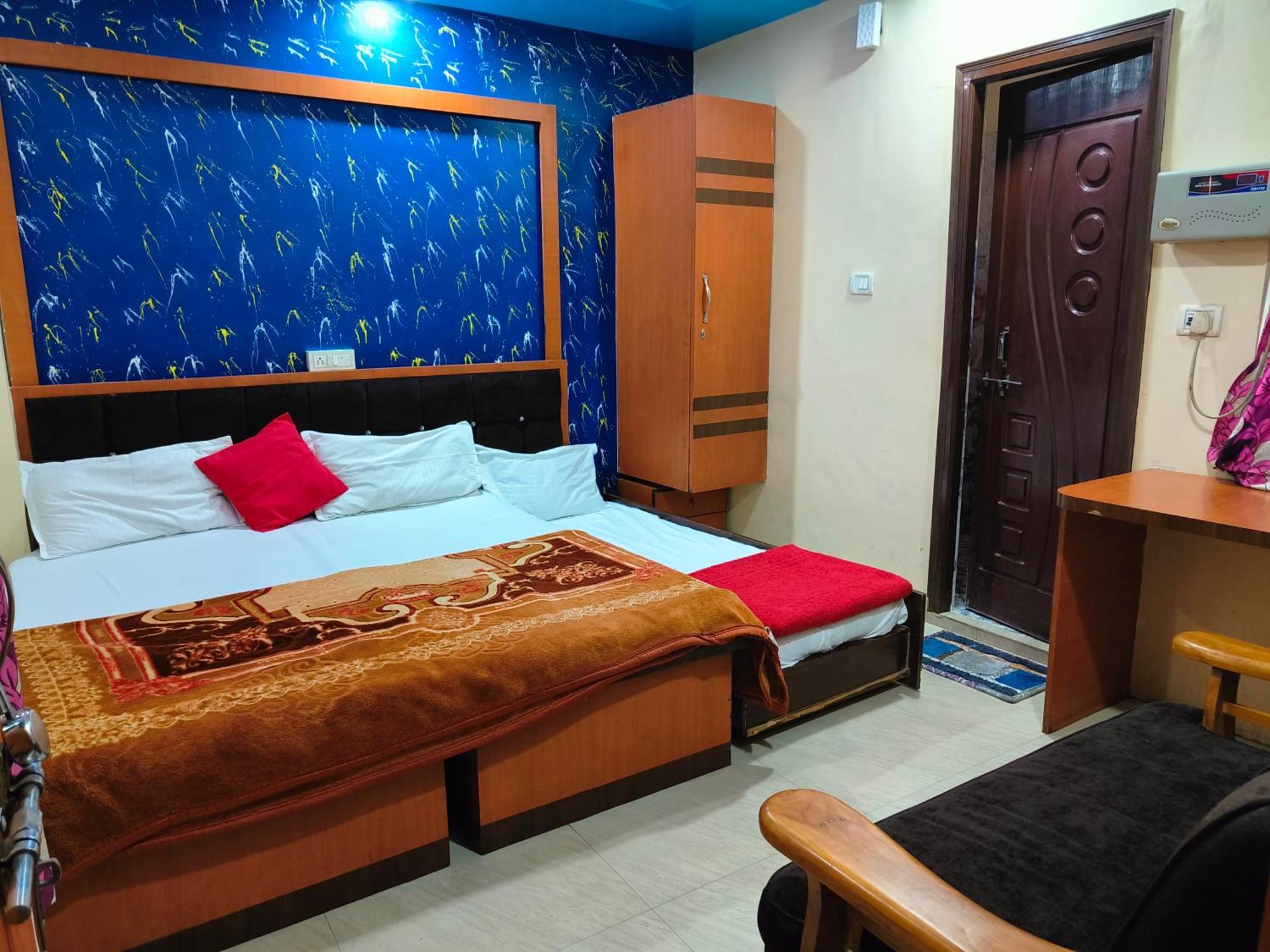 H M International Hotel Varanasi