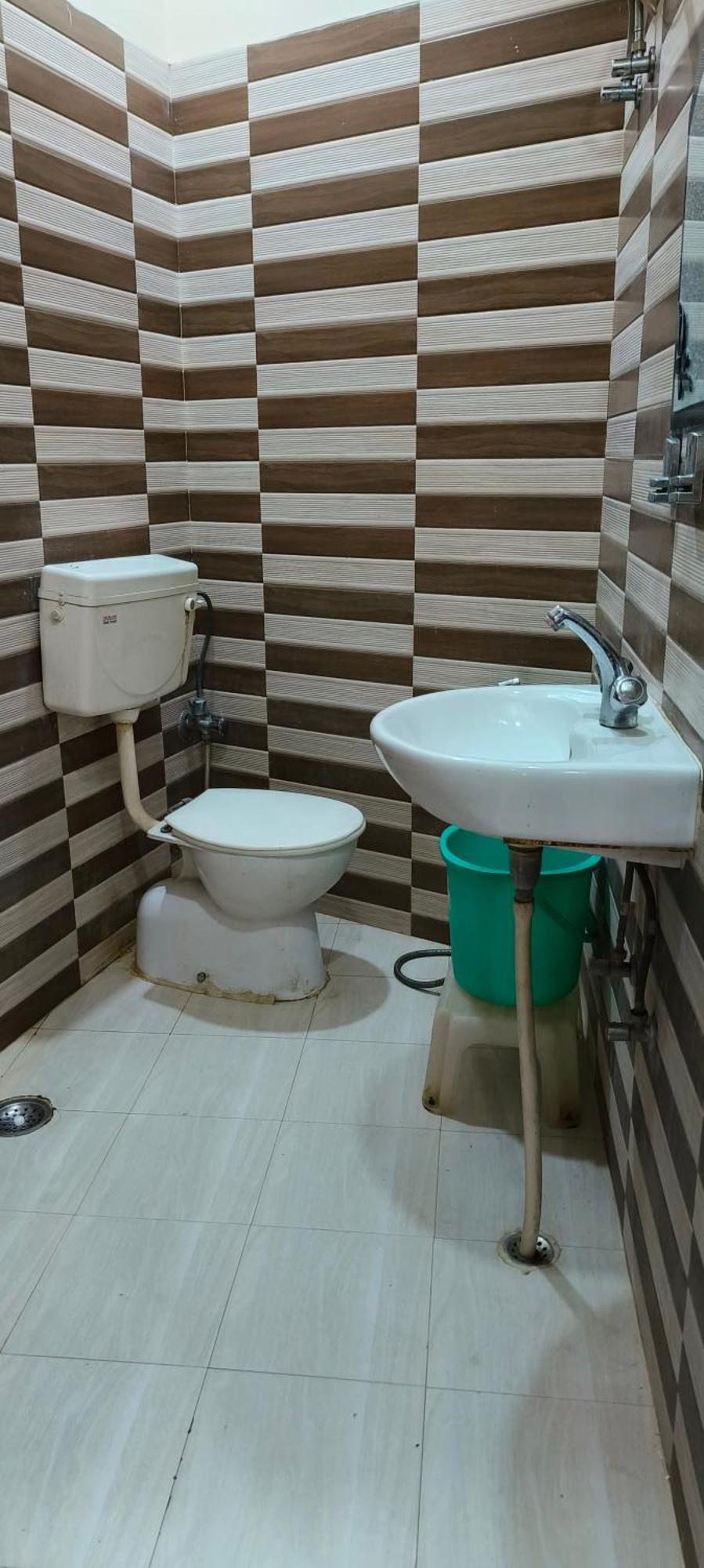 Hotel H M International