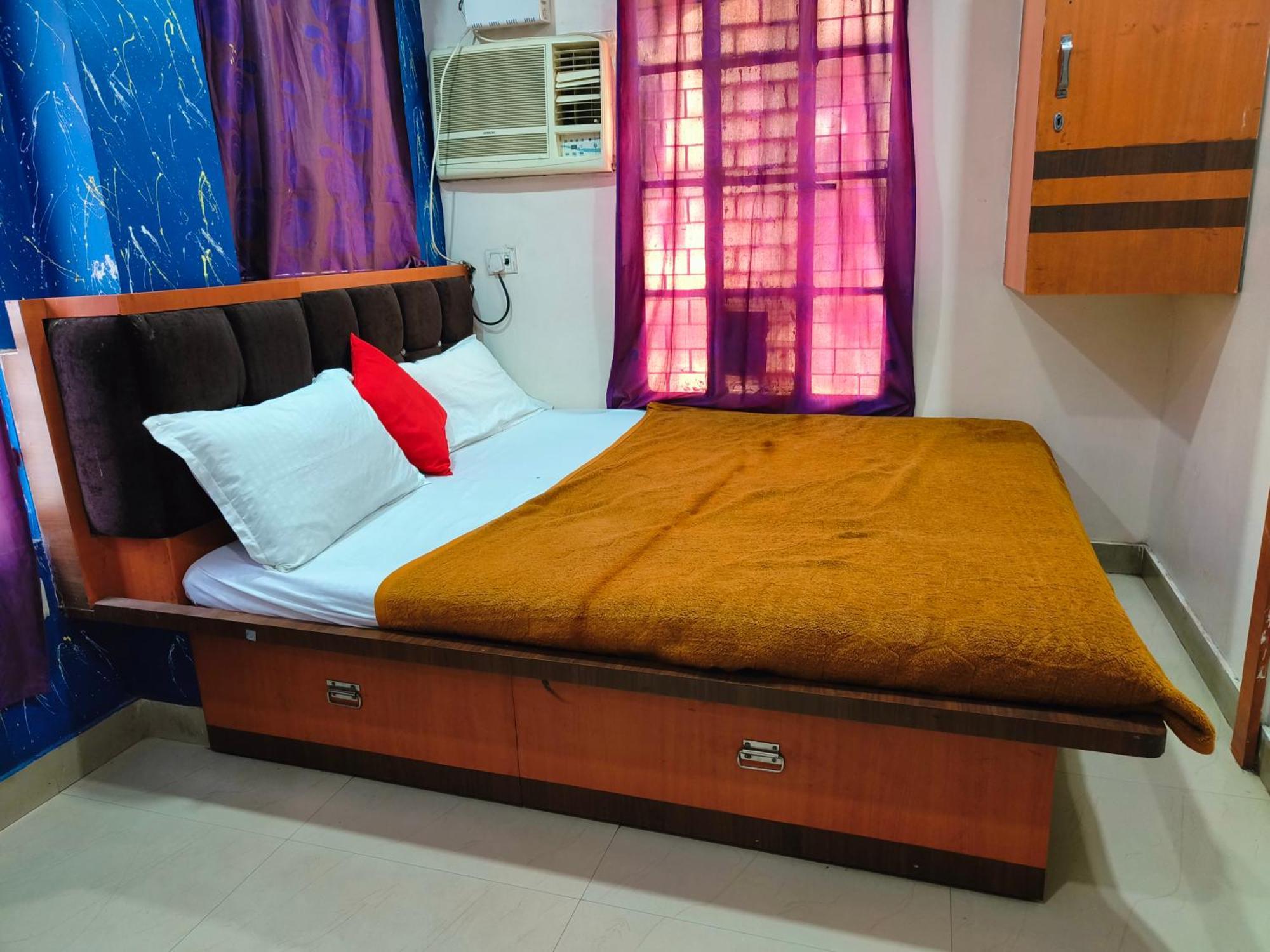H M International Hotel Varanasi