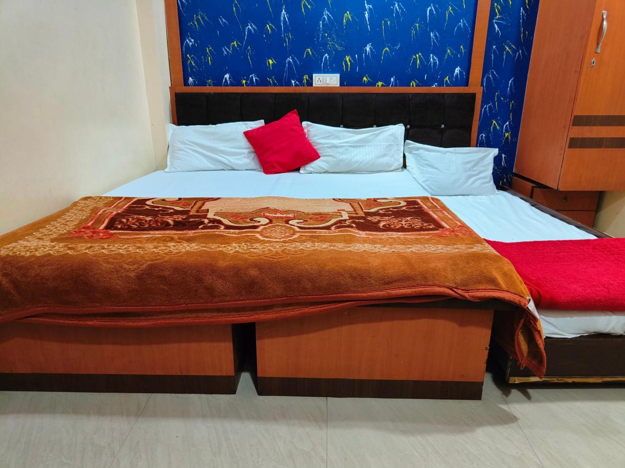 H M International Hotel 2*