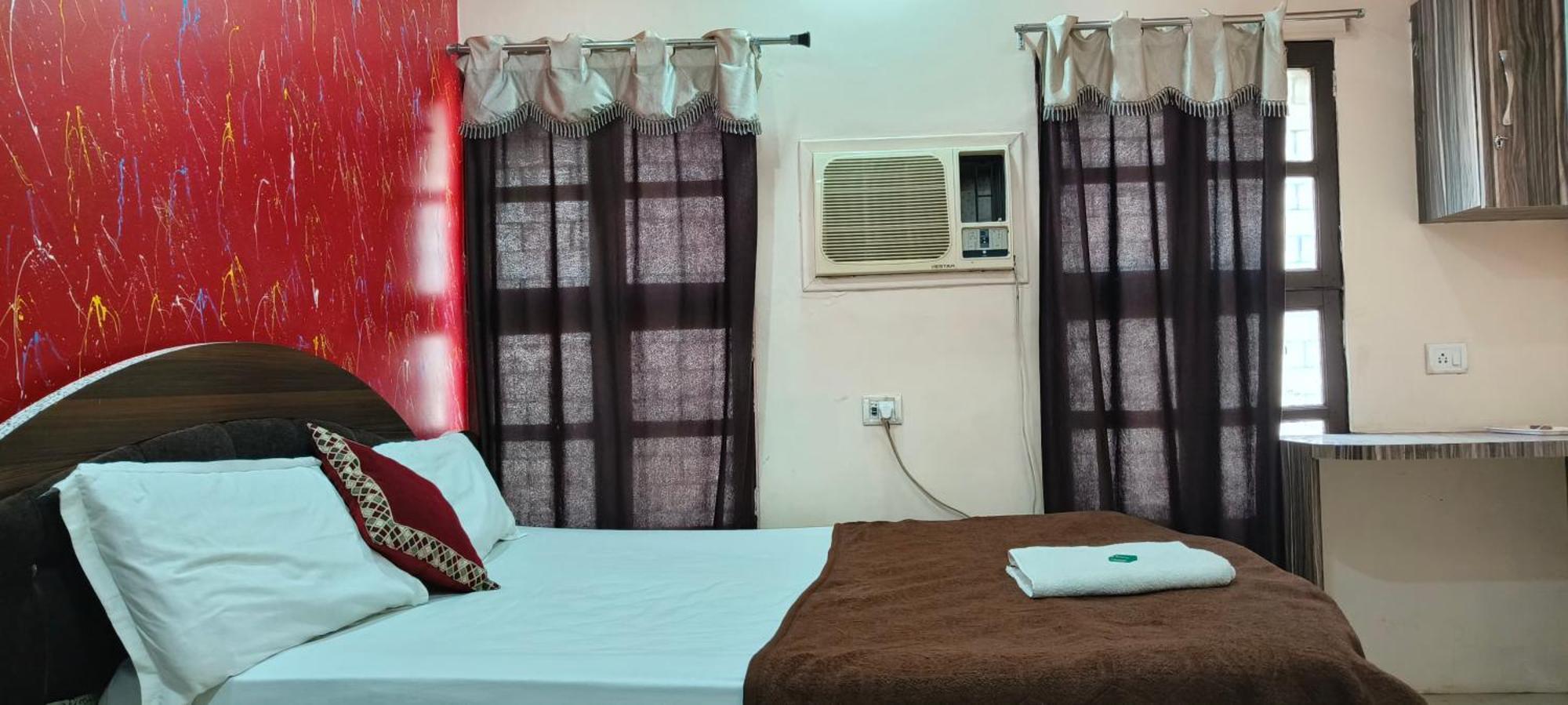 H M International Hotel Varanasi