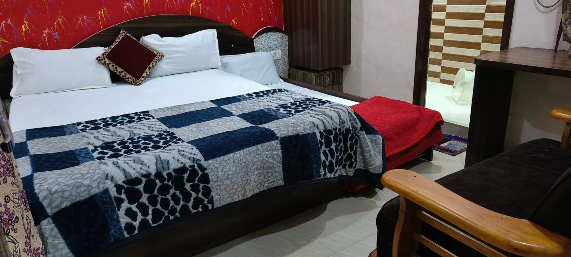 H M International Hotel Varanasi