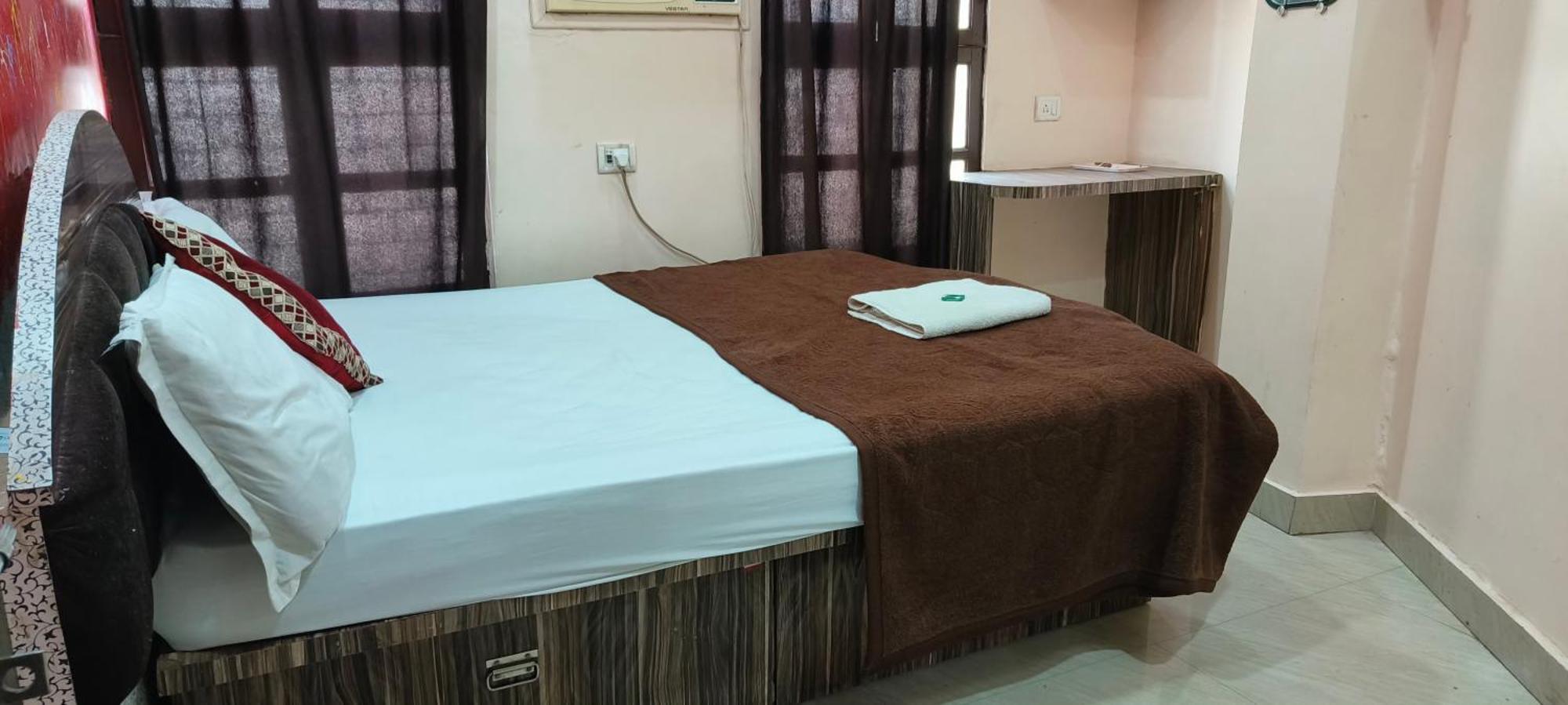 Hotel H M International Varanasi