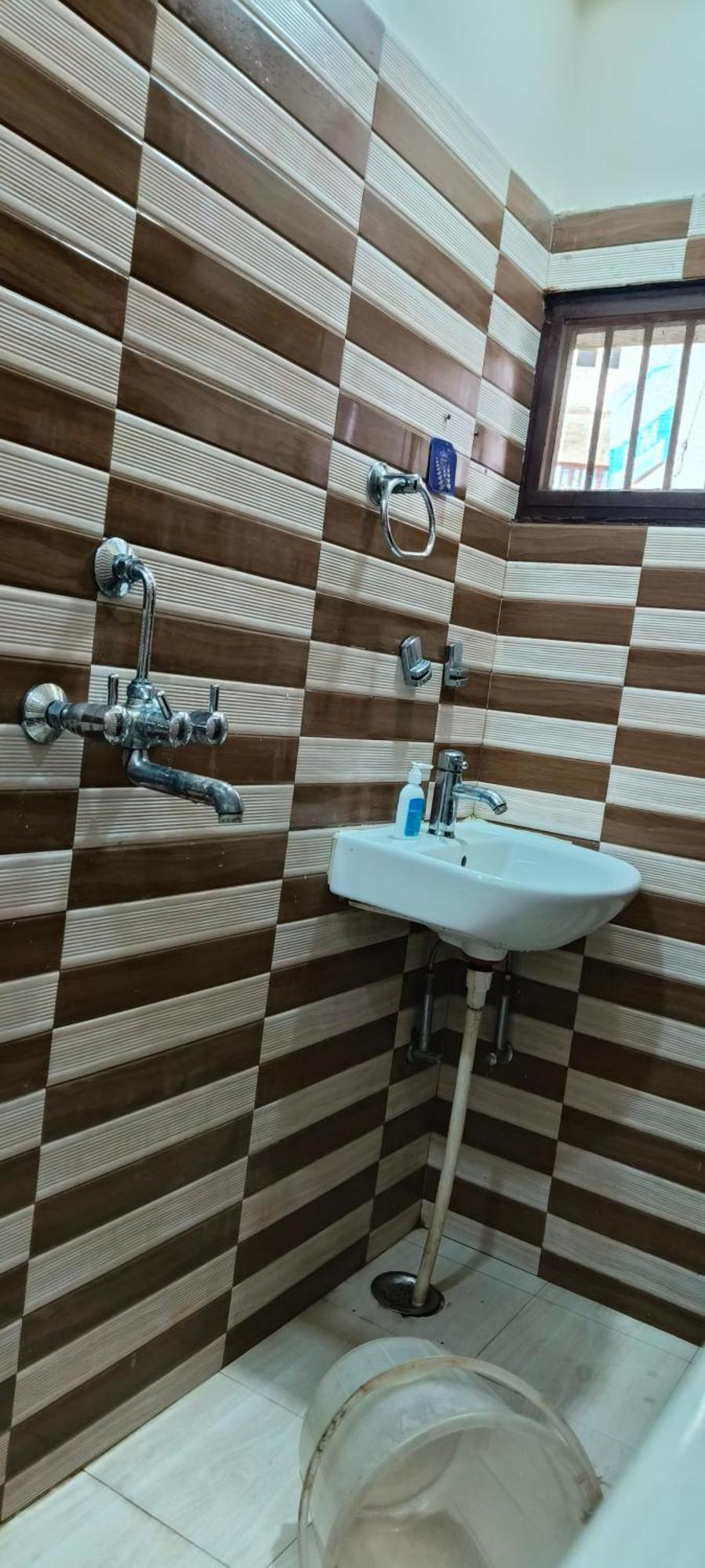 H M International 2* Varanasi