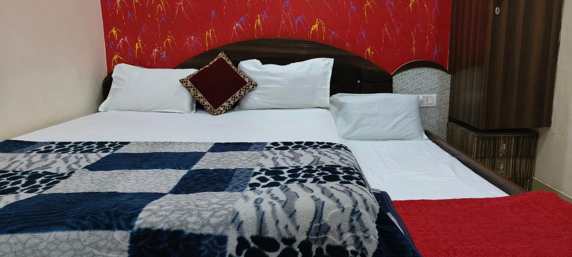 H M International Hotel 2*