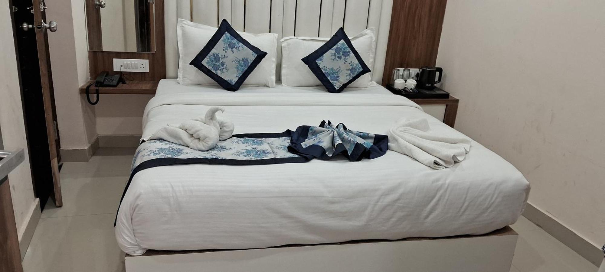 Shree Radha Krishna Hotel Varanasi