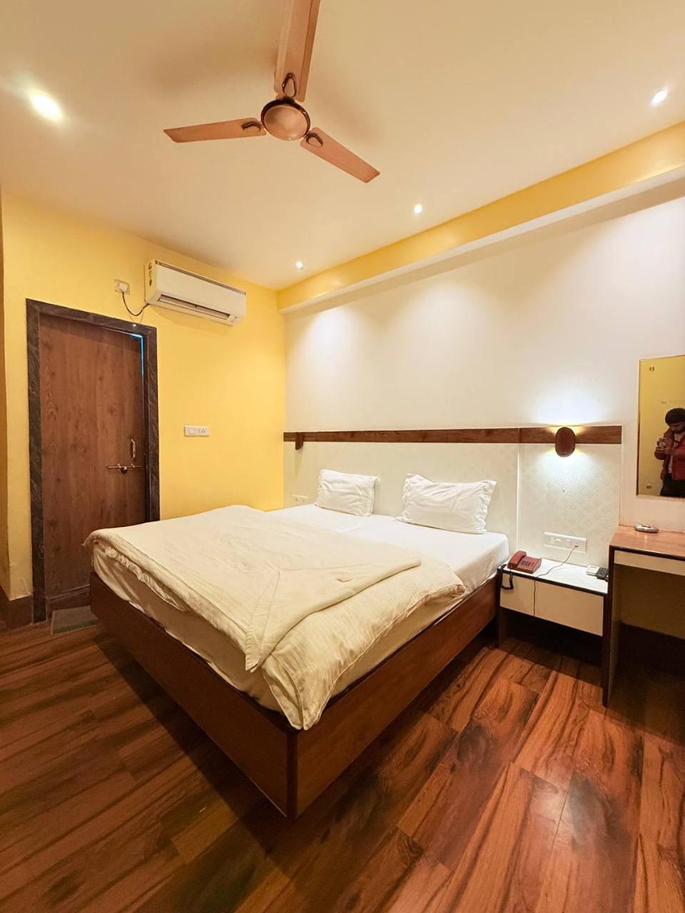 Hotel Shivam - Near Kashi Vishwanath Temple With Parking And Lift