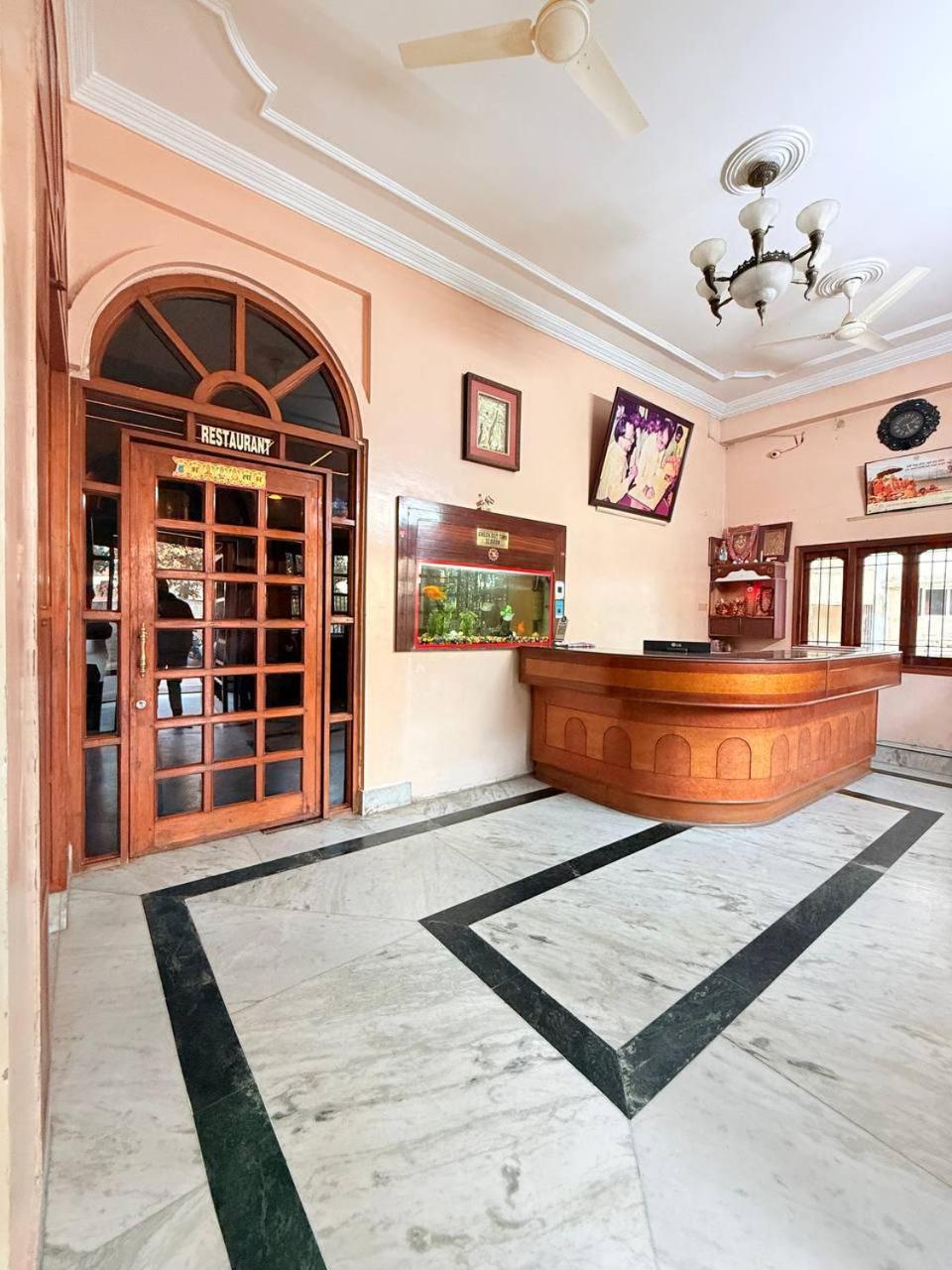 Hotel Shivam - Near Kashi Vishwanath Temple With Parking And Lift Varanasi