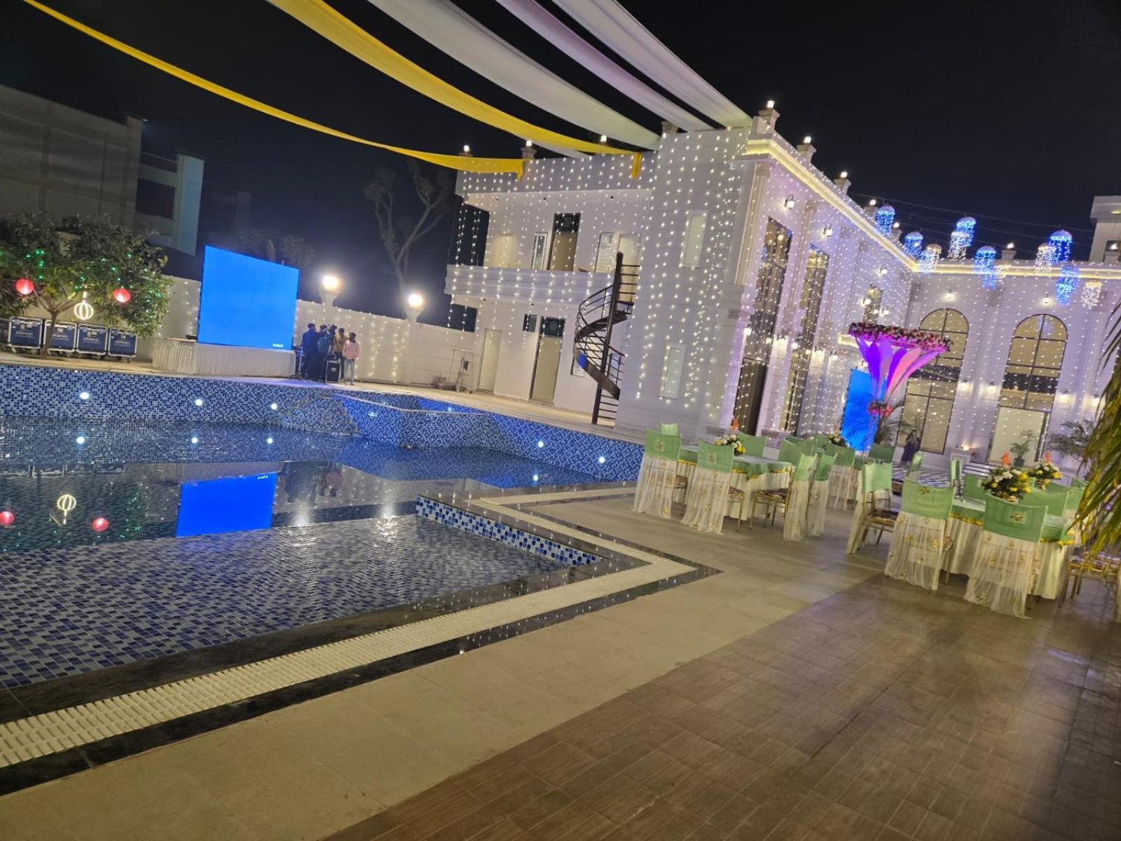 Hotel Divine Banaras By