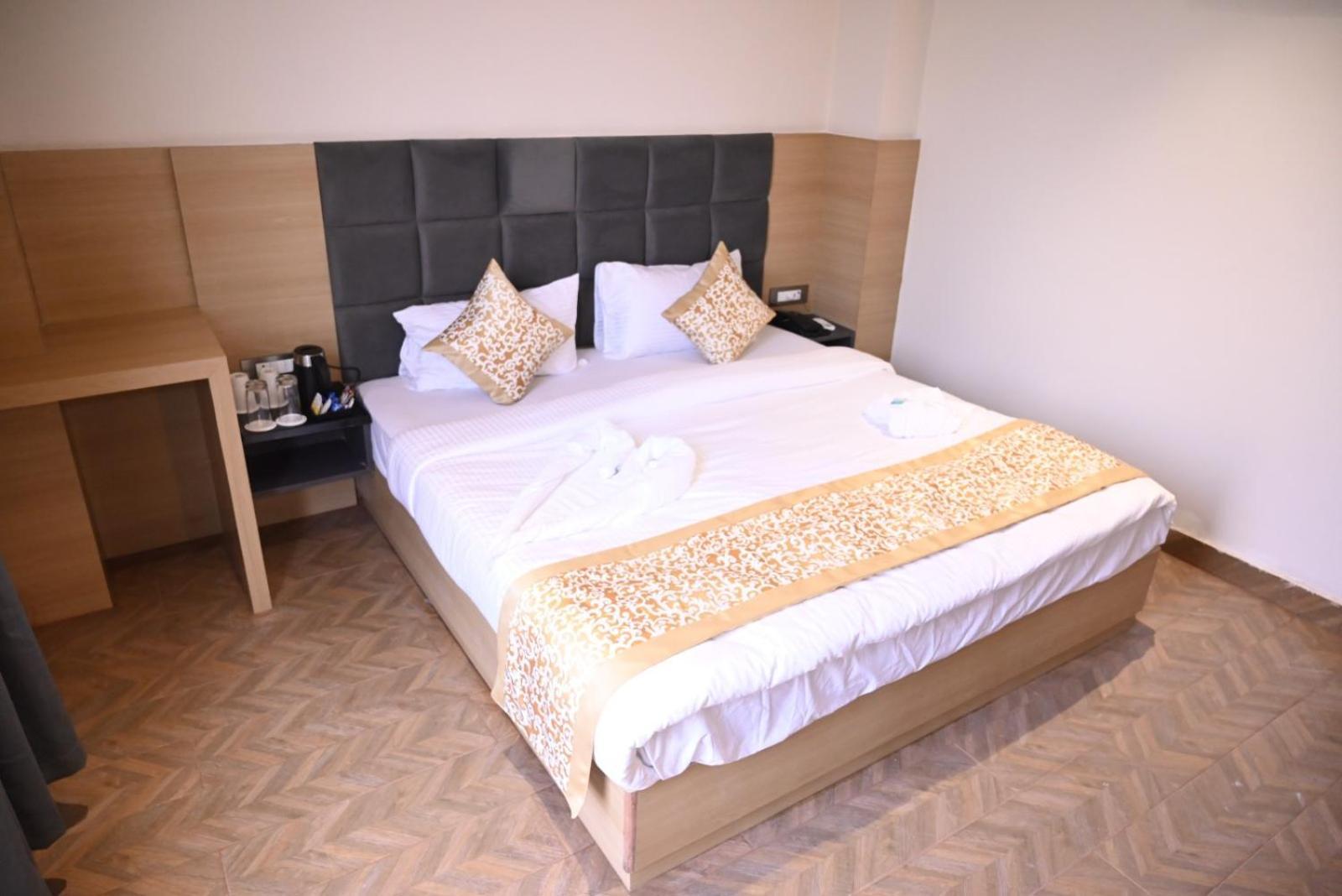 Hotel Sampanna 5*