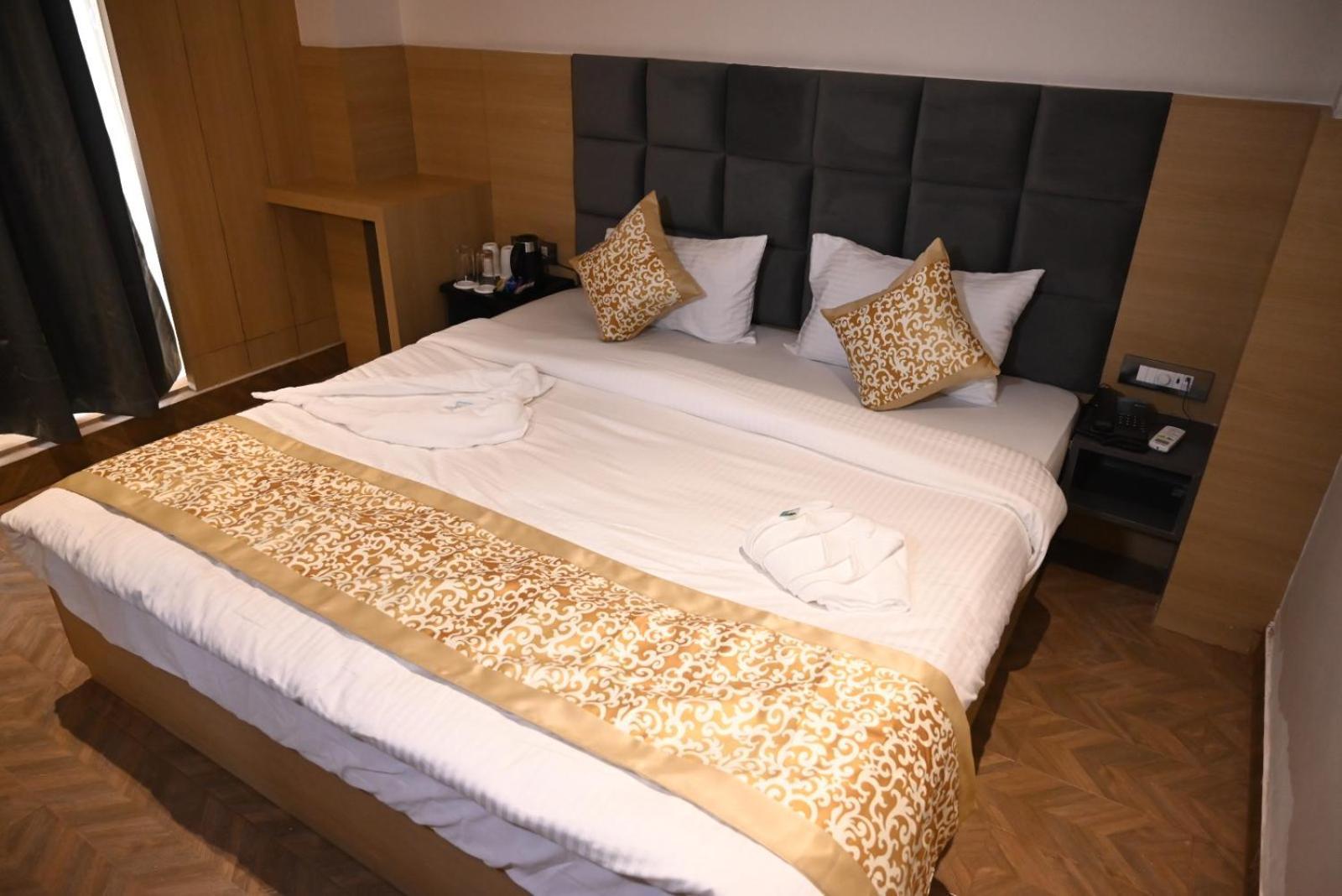 Sampanna 5* Varanasi