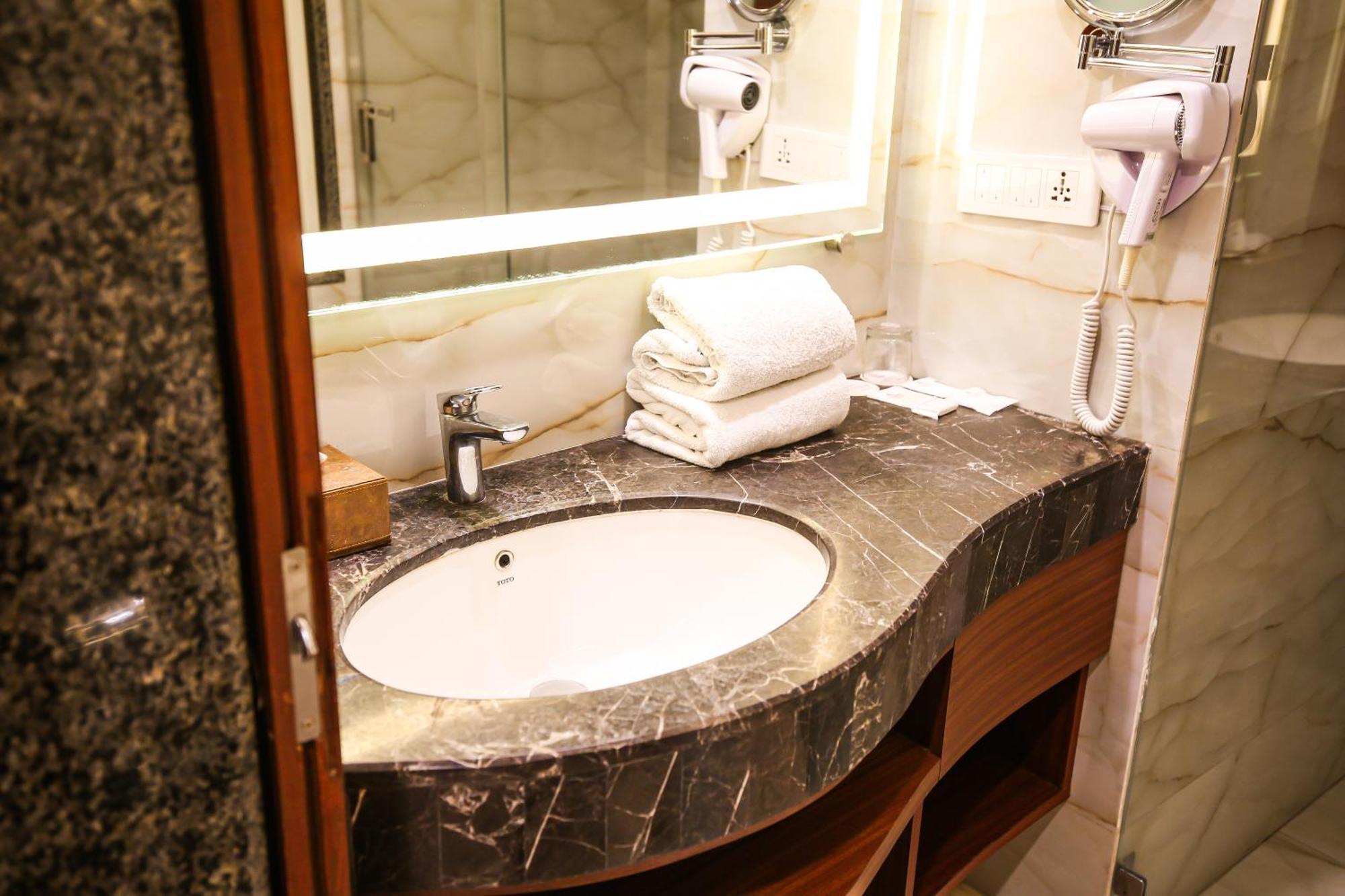Pristine Hotel, Hotel Varanasi