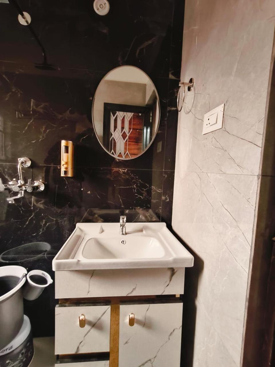 Hotel Raj 3*
