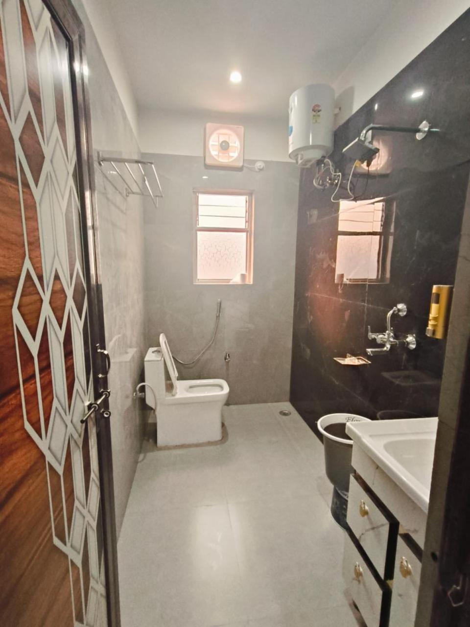 Hotel Raj 3*